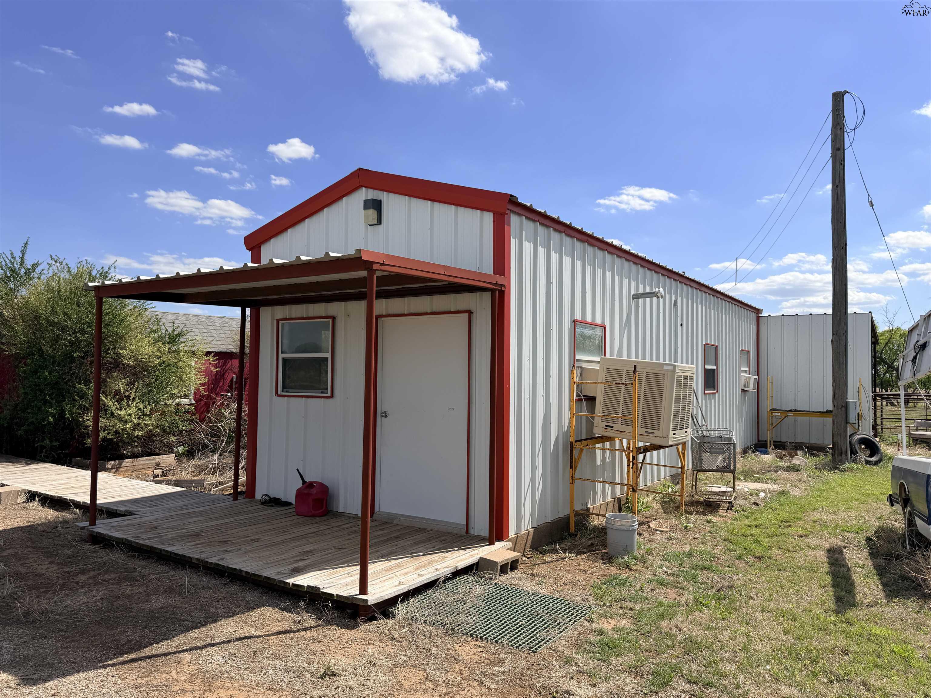 402 N FM 369