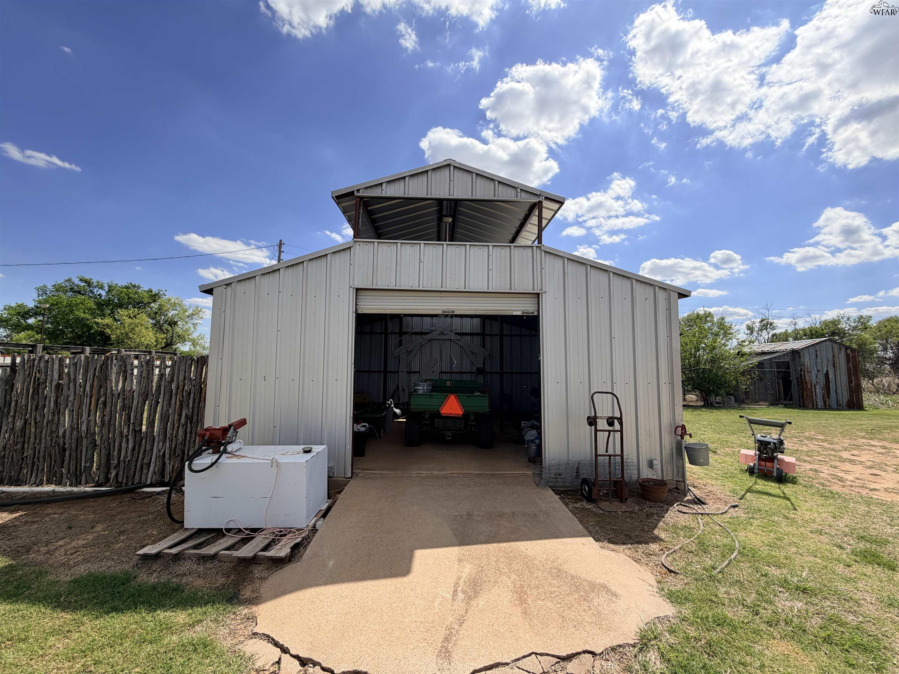 402 N FM 369