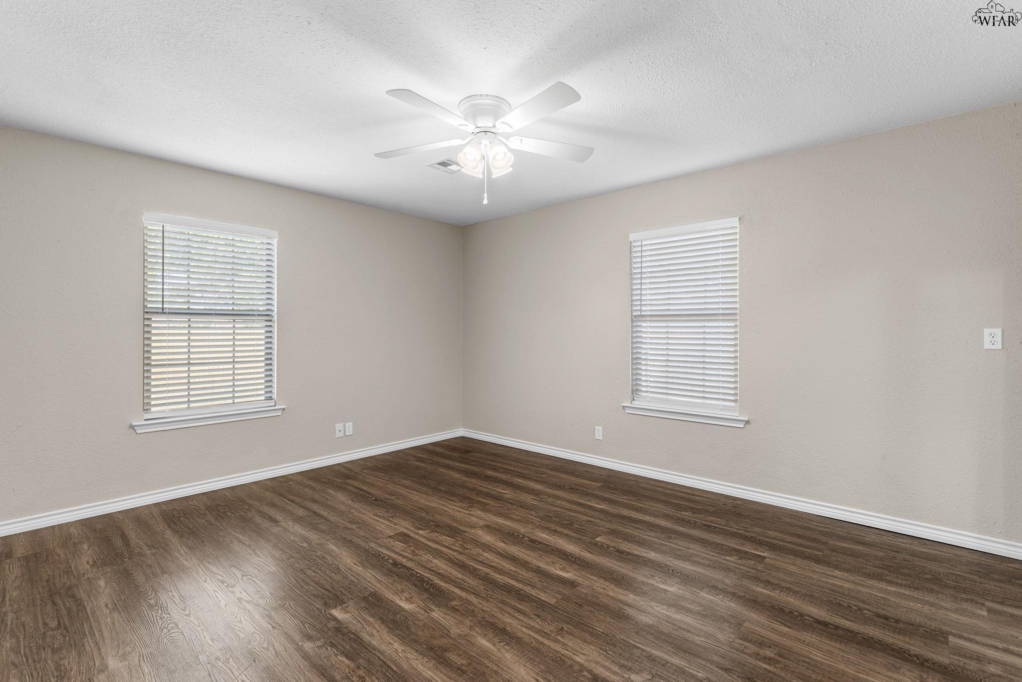909 W LOUISA AVENUE