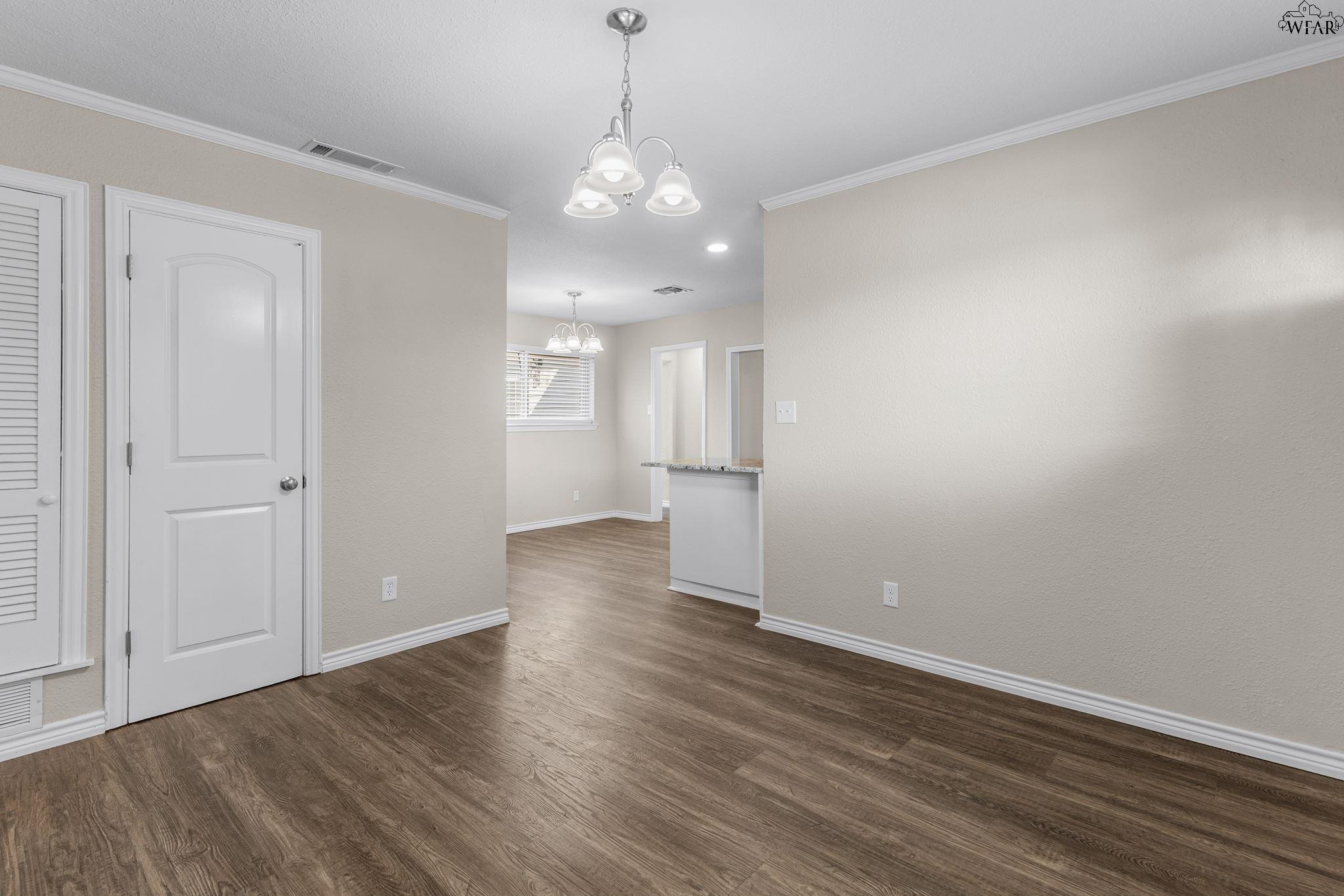 909 W LOUISA AVENUE