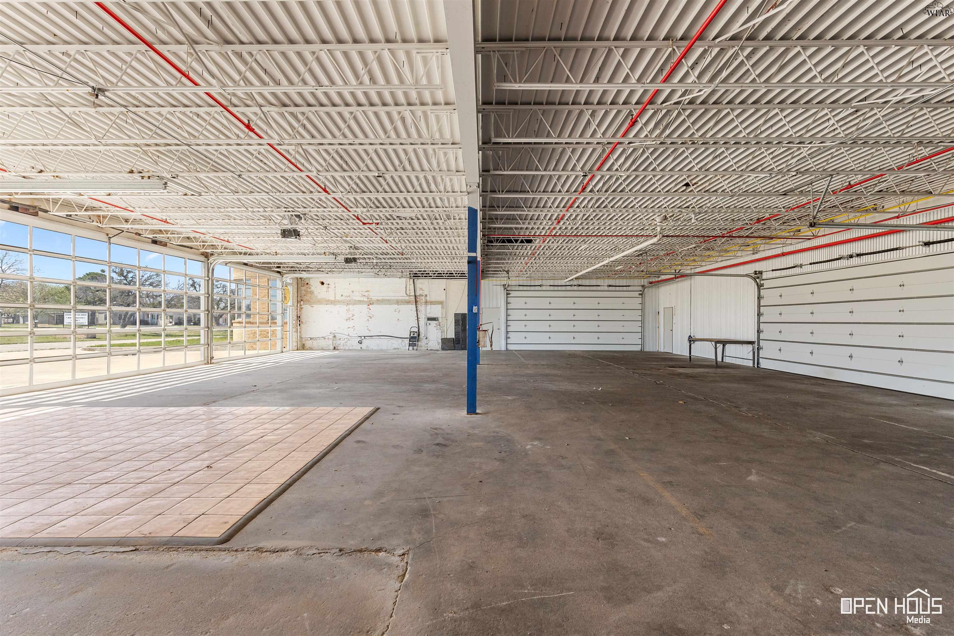 917 E HWY 82 Unit: STE E