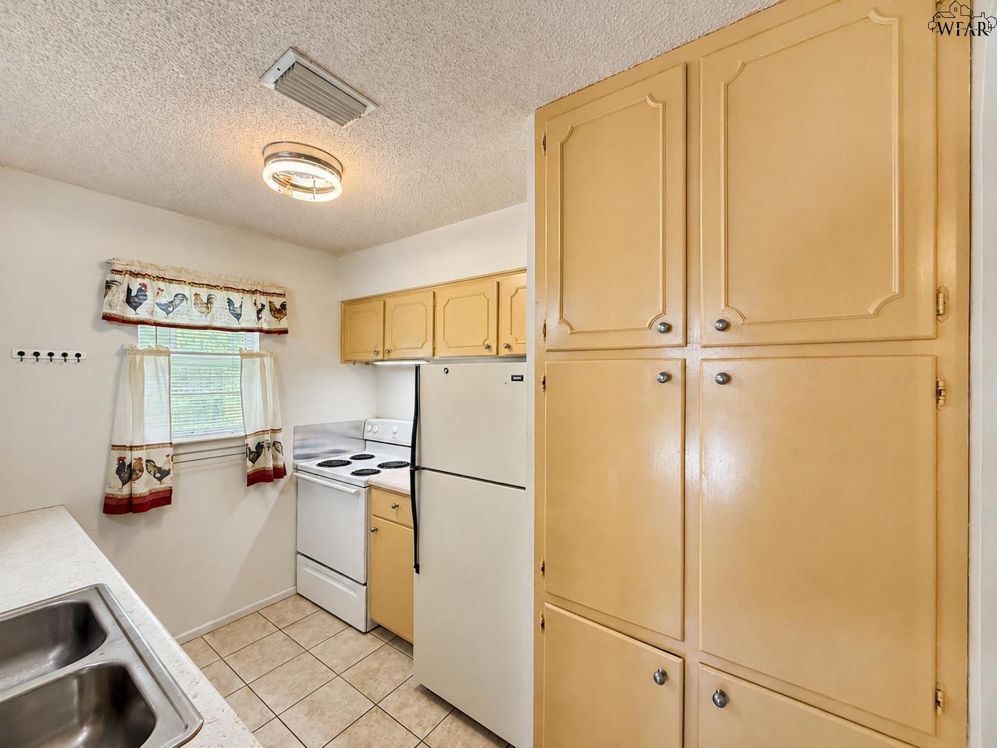 4500 SPANISH TRACE Unit: unit 4