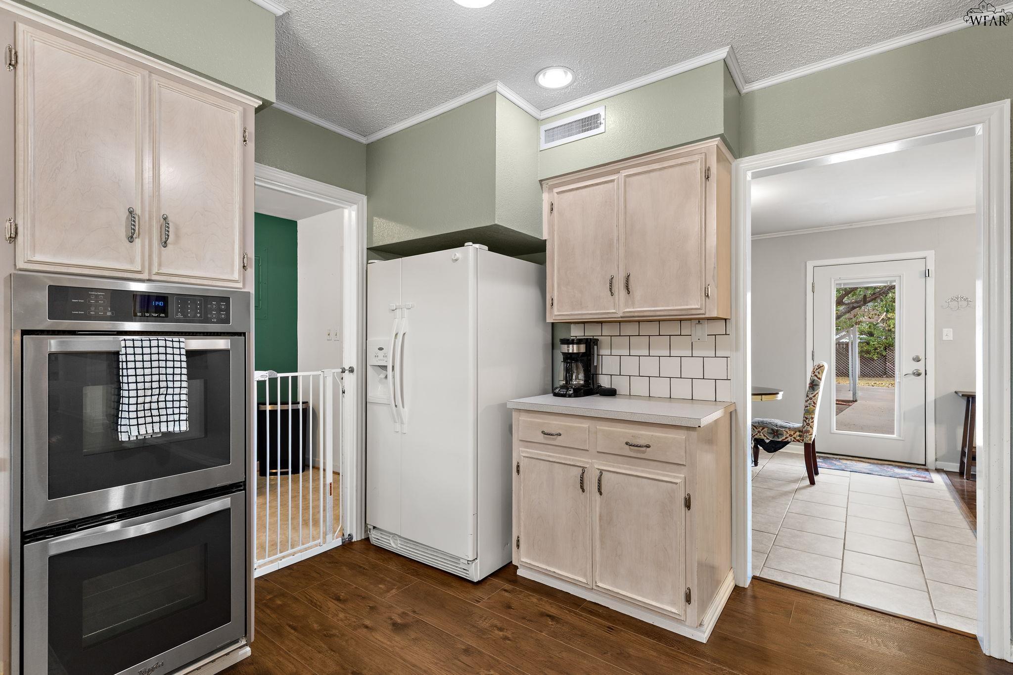 1706 MARY LANE