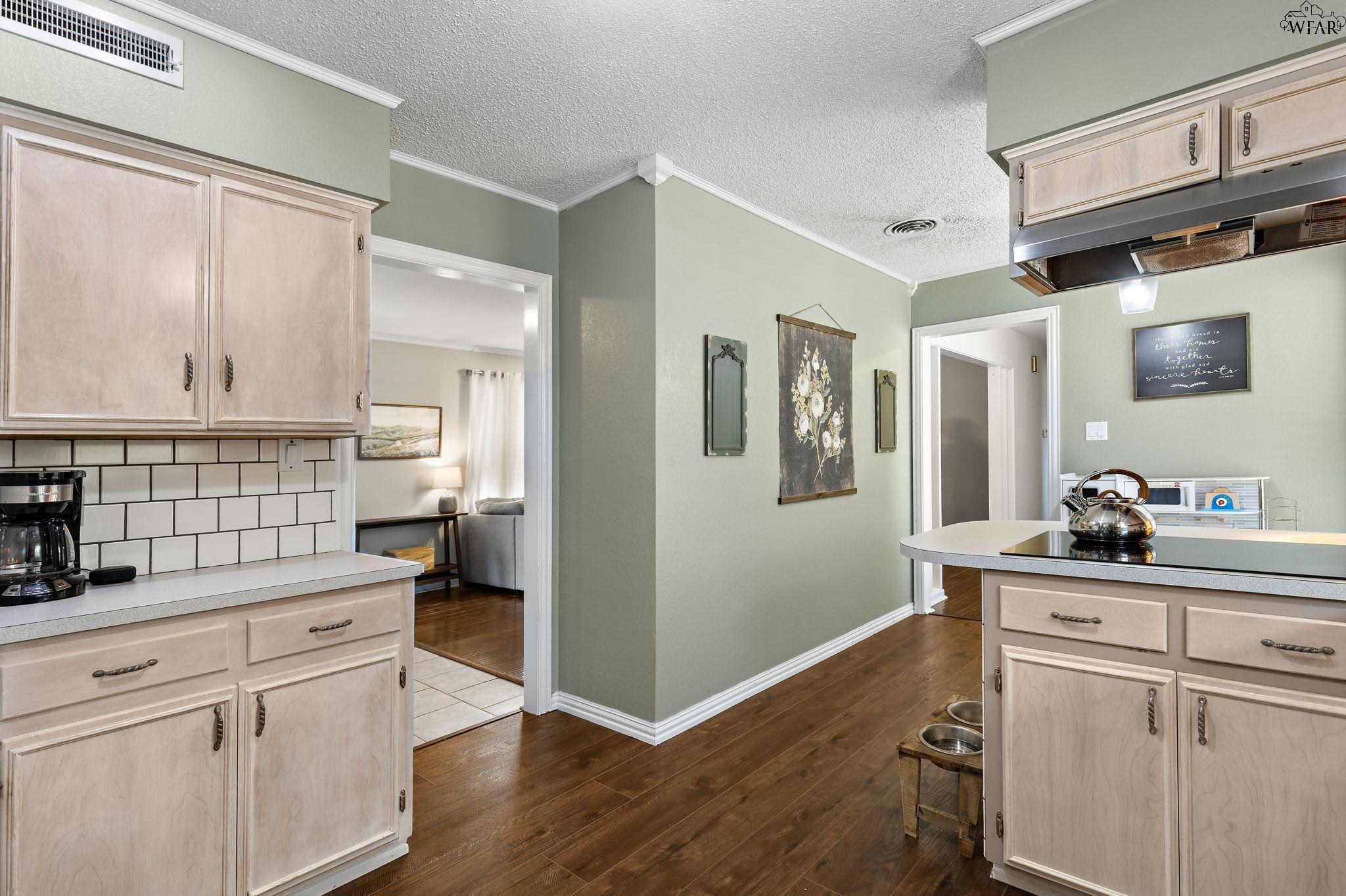 1706 MARY LANE