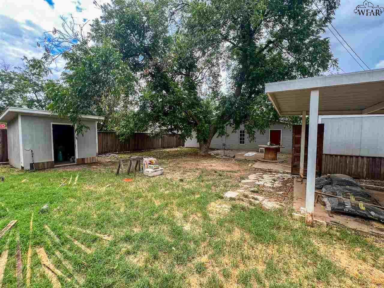 2944 FEATHERSTON AVENUE