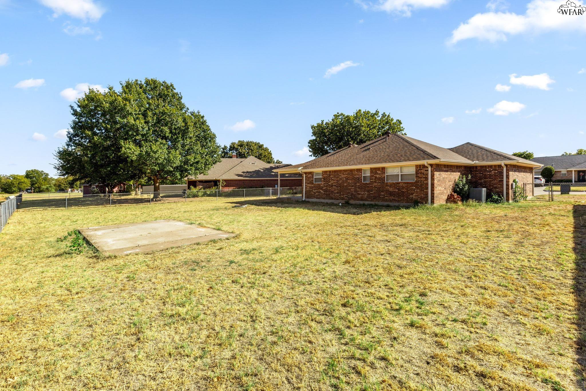 411 HORSESHOE LANE