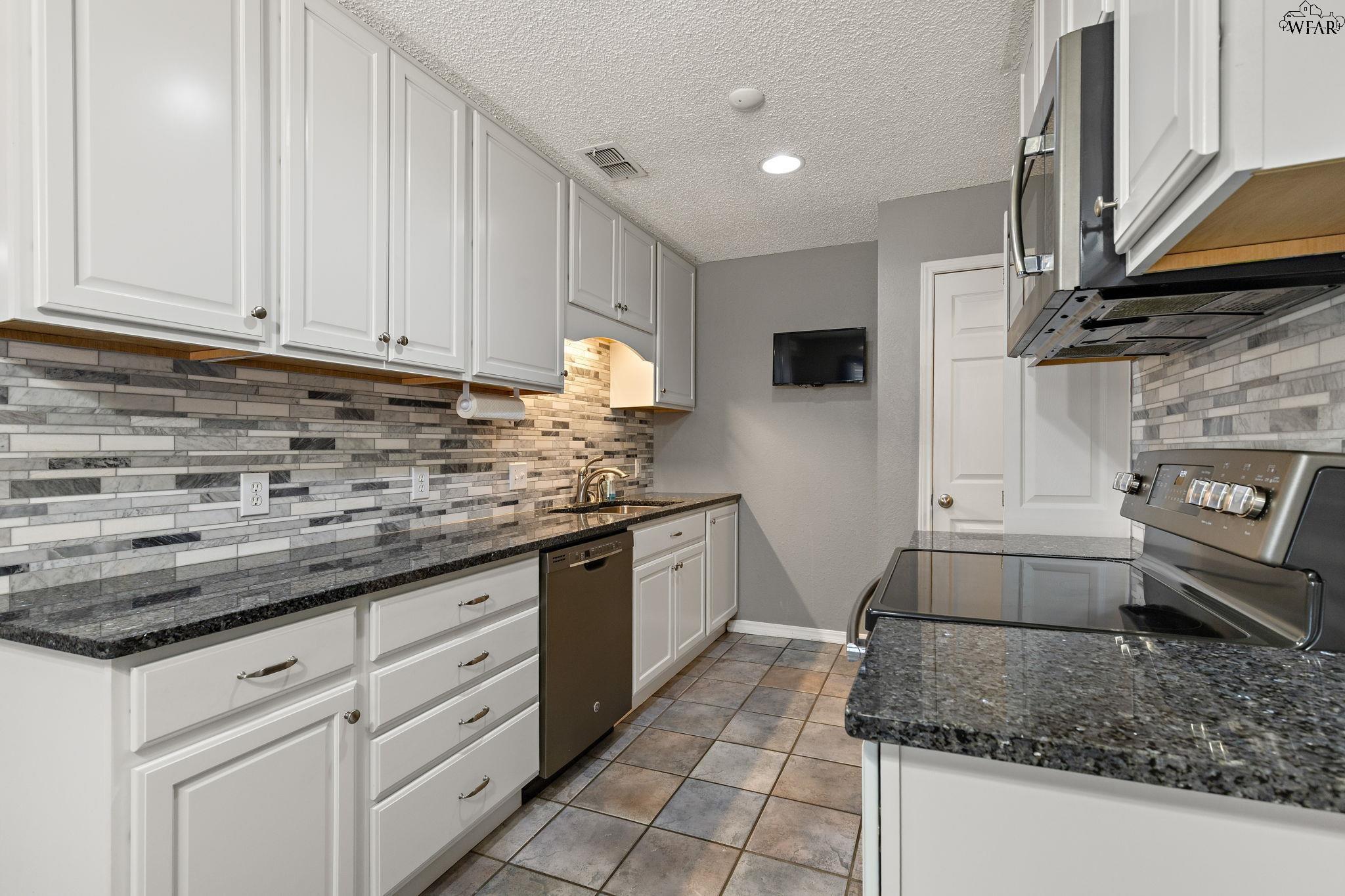 5213 BROOKWOOD DRIVE
