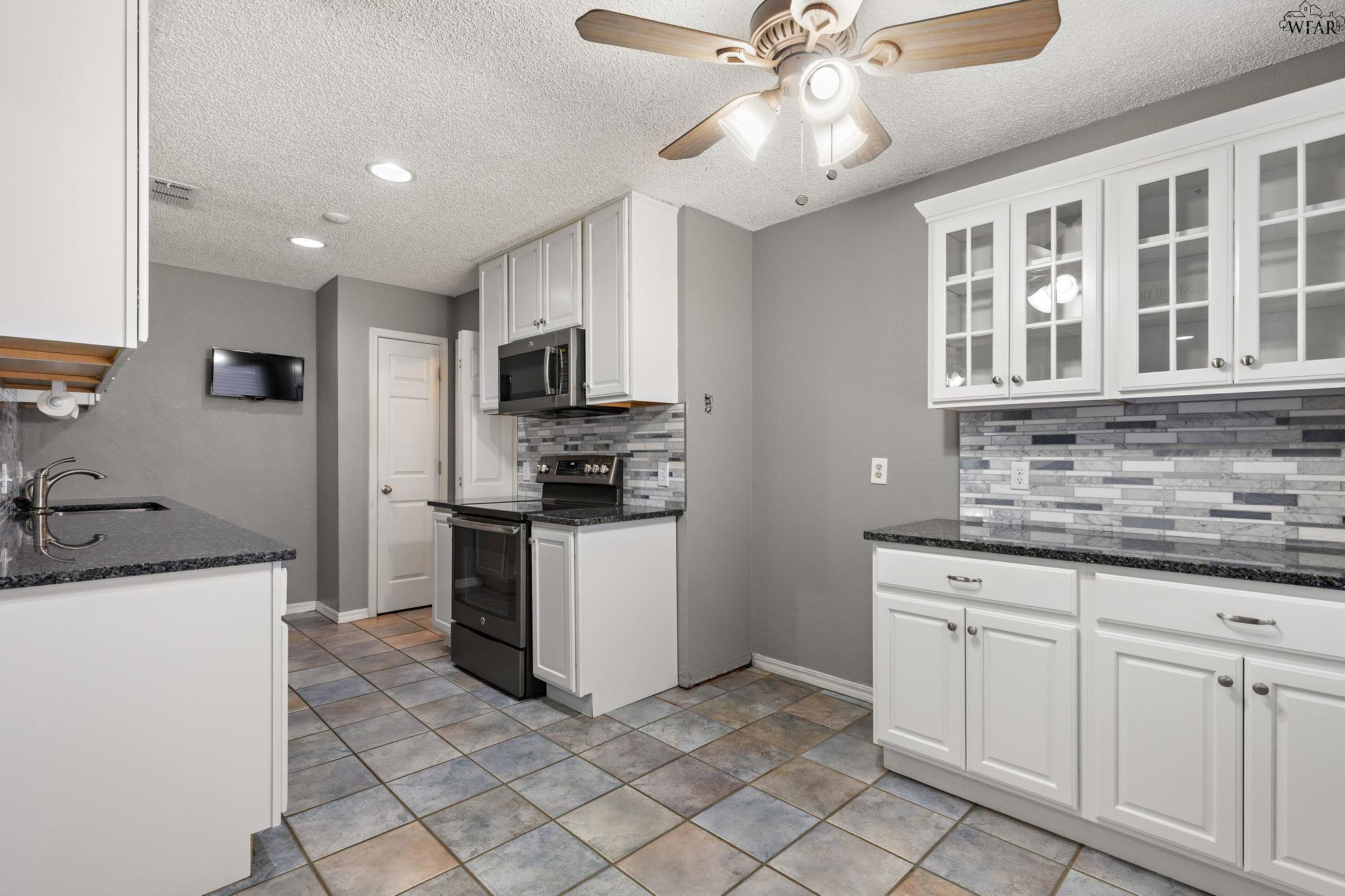 5213 BROOKWOOD DRIVE