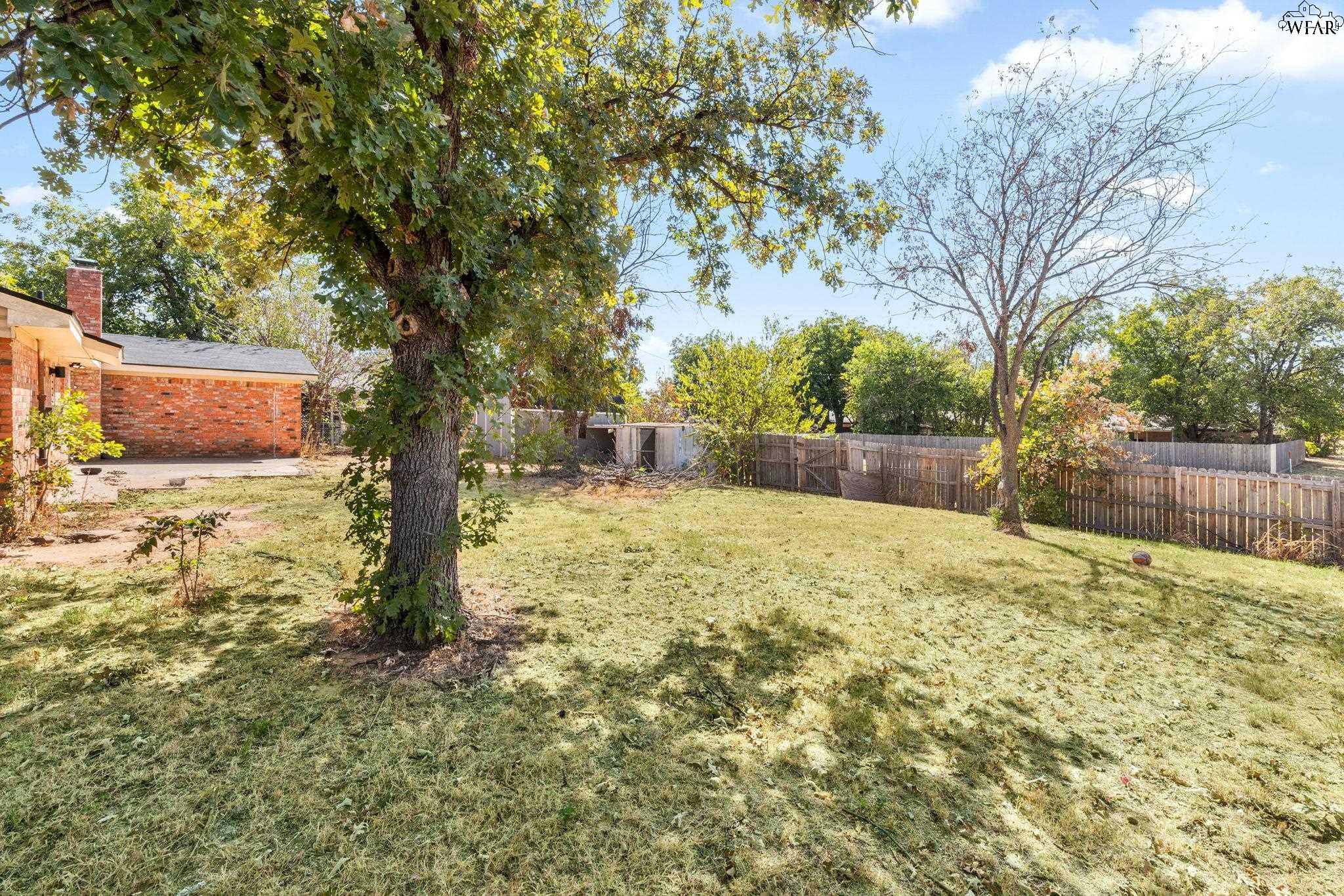 1133 W LOUISA AVENUE