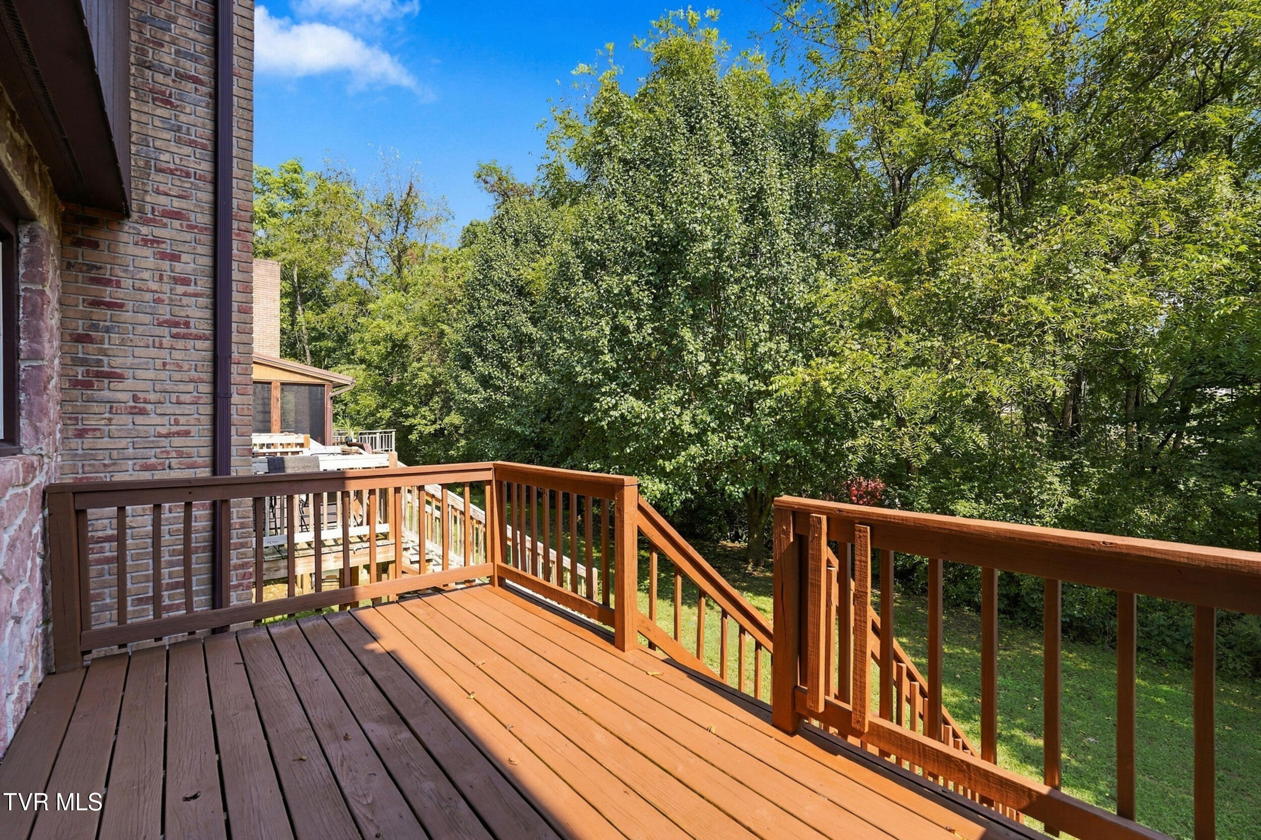 321 Emerald Drive 321