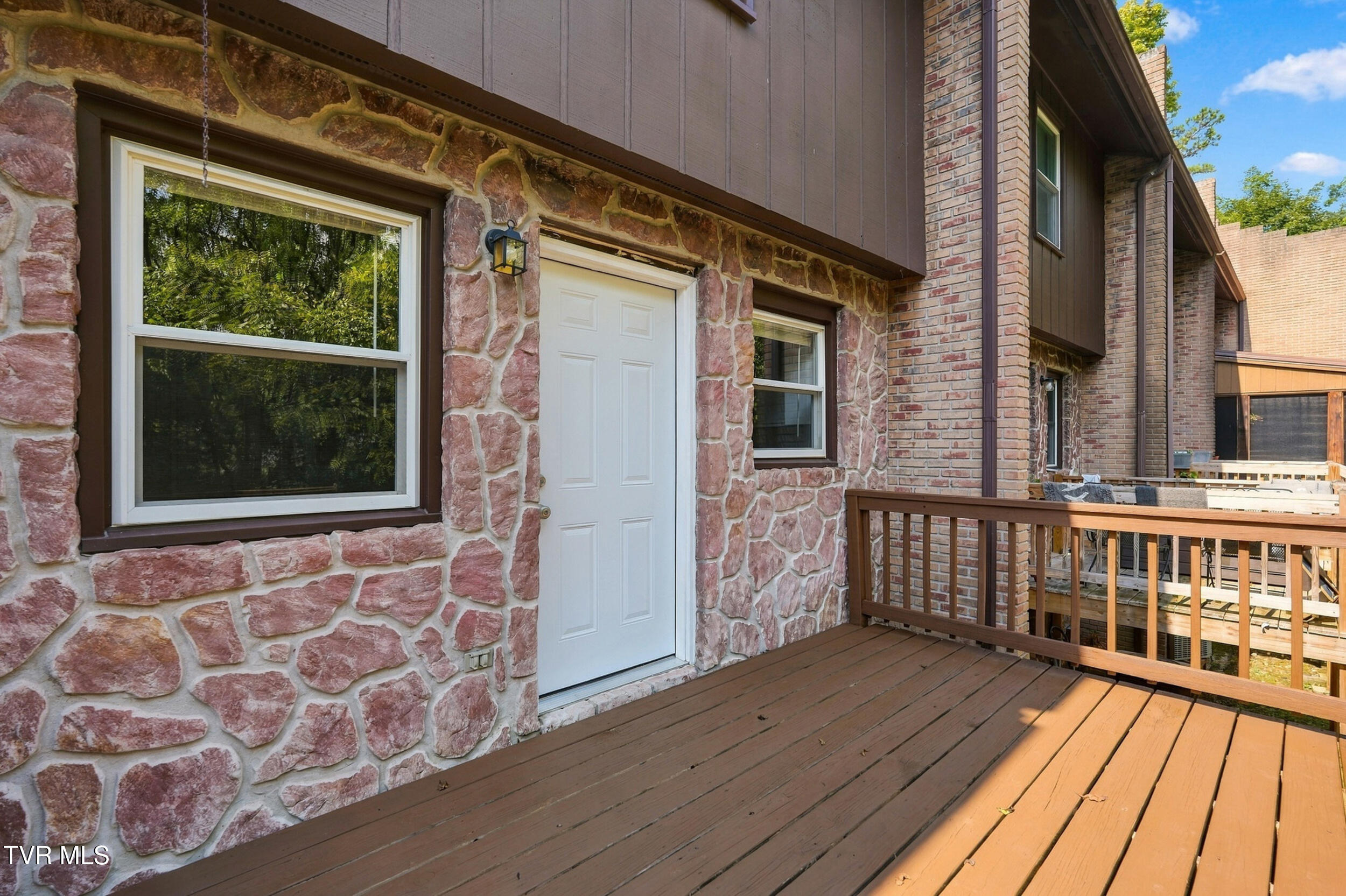 321 Emerald Drive 321