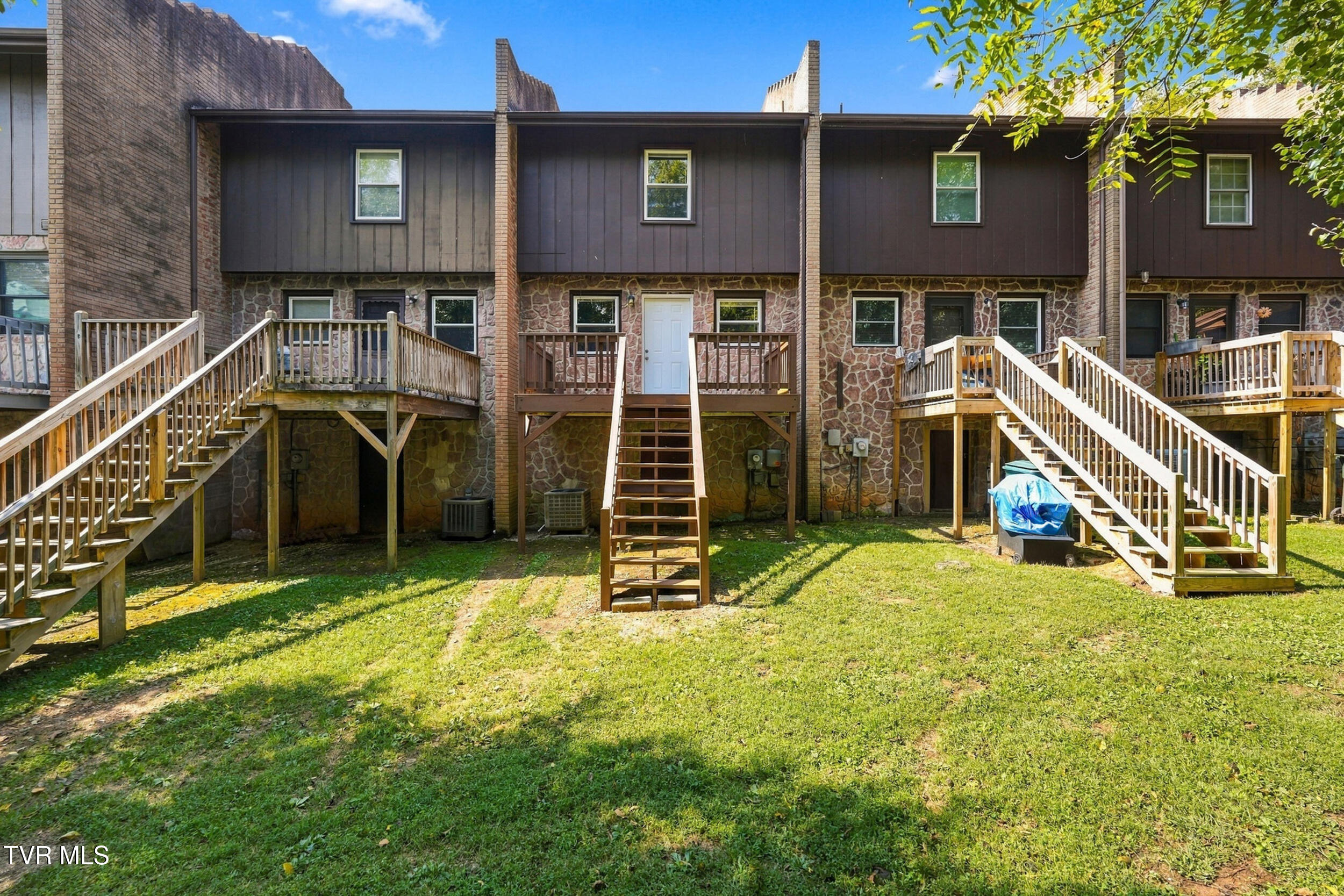 321 Emerald Drive 321