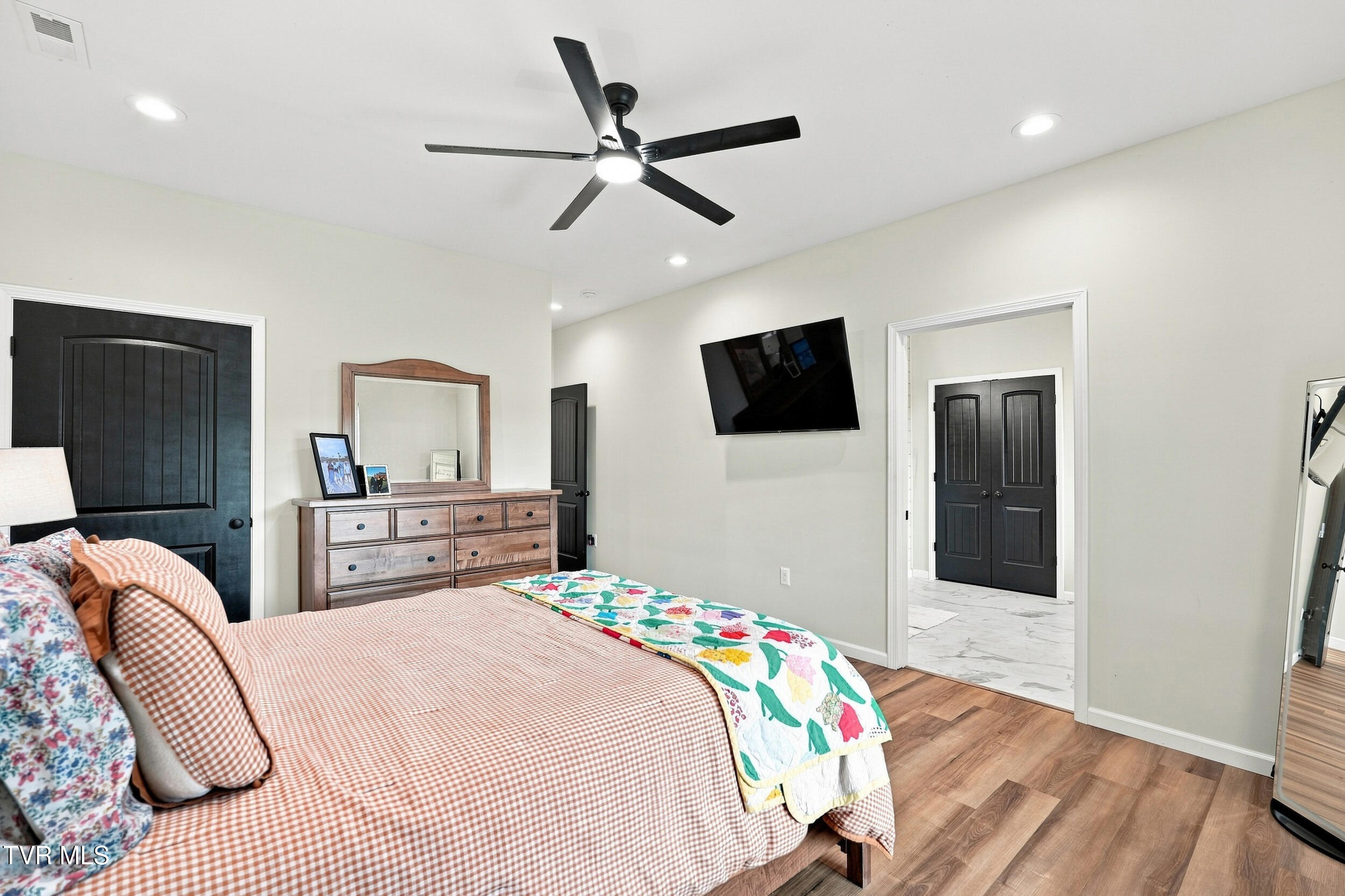 245 Hooker Road
