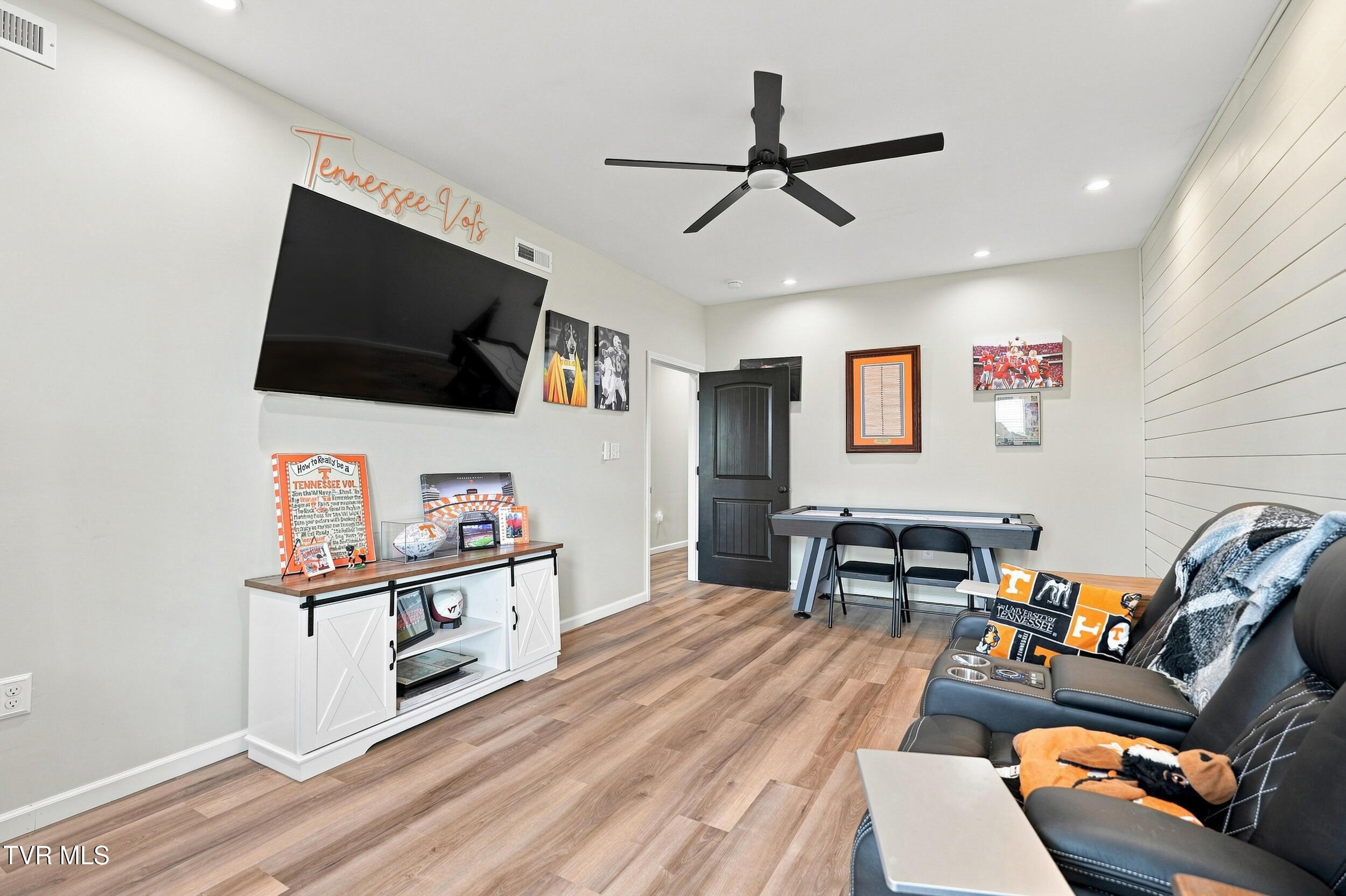 245 Hooker Road