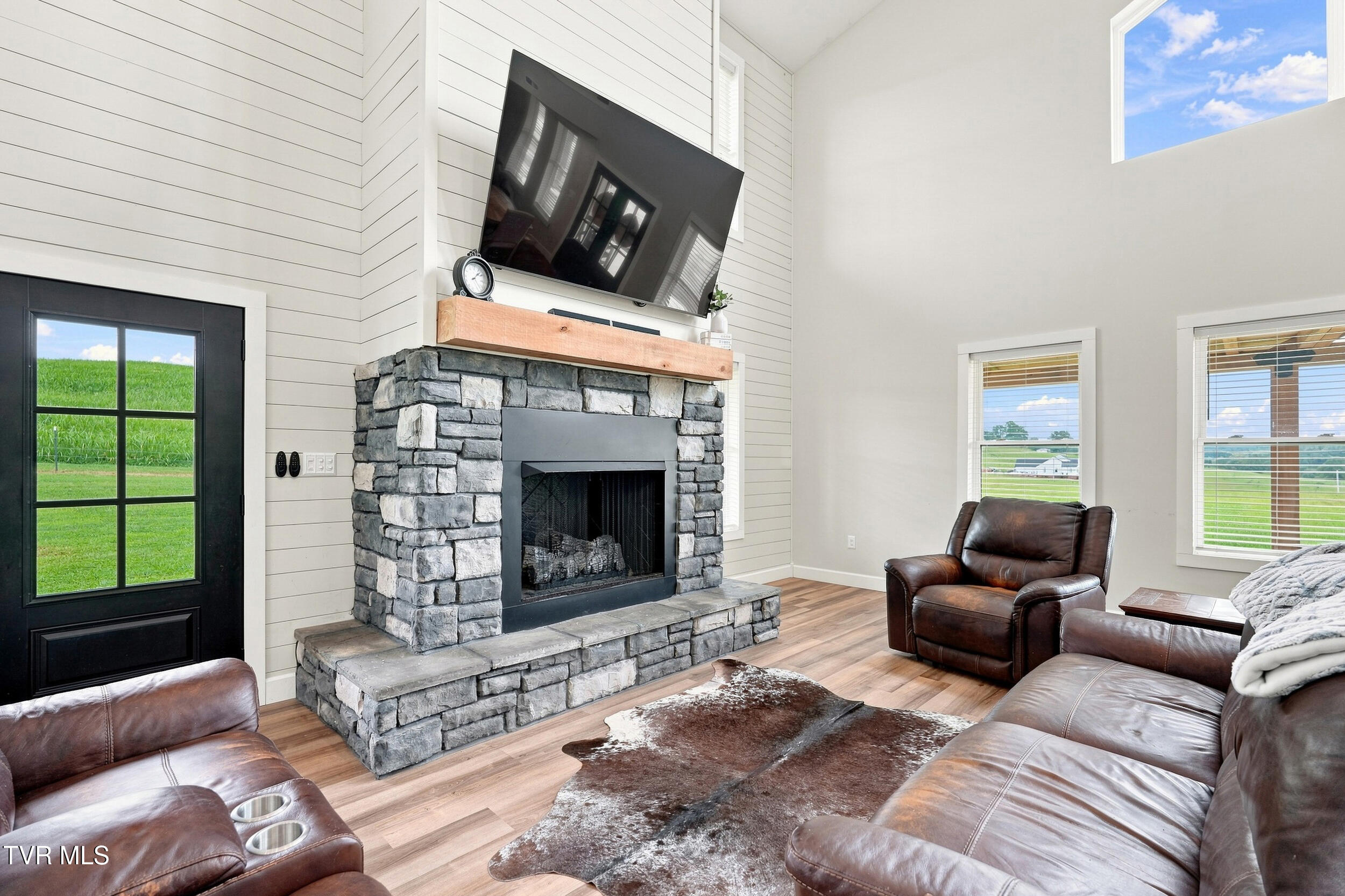 245 Hooker Road