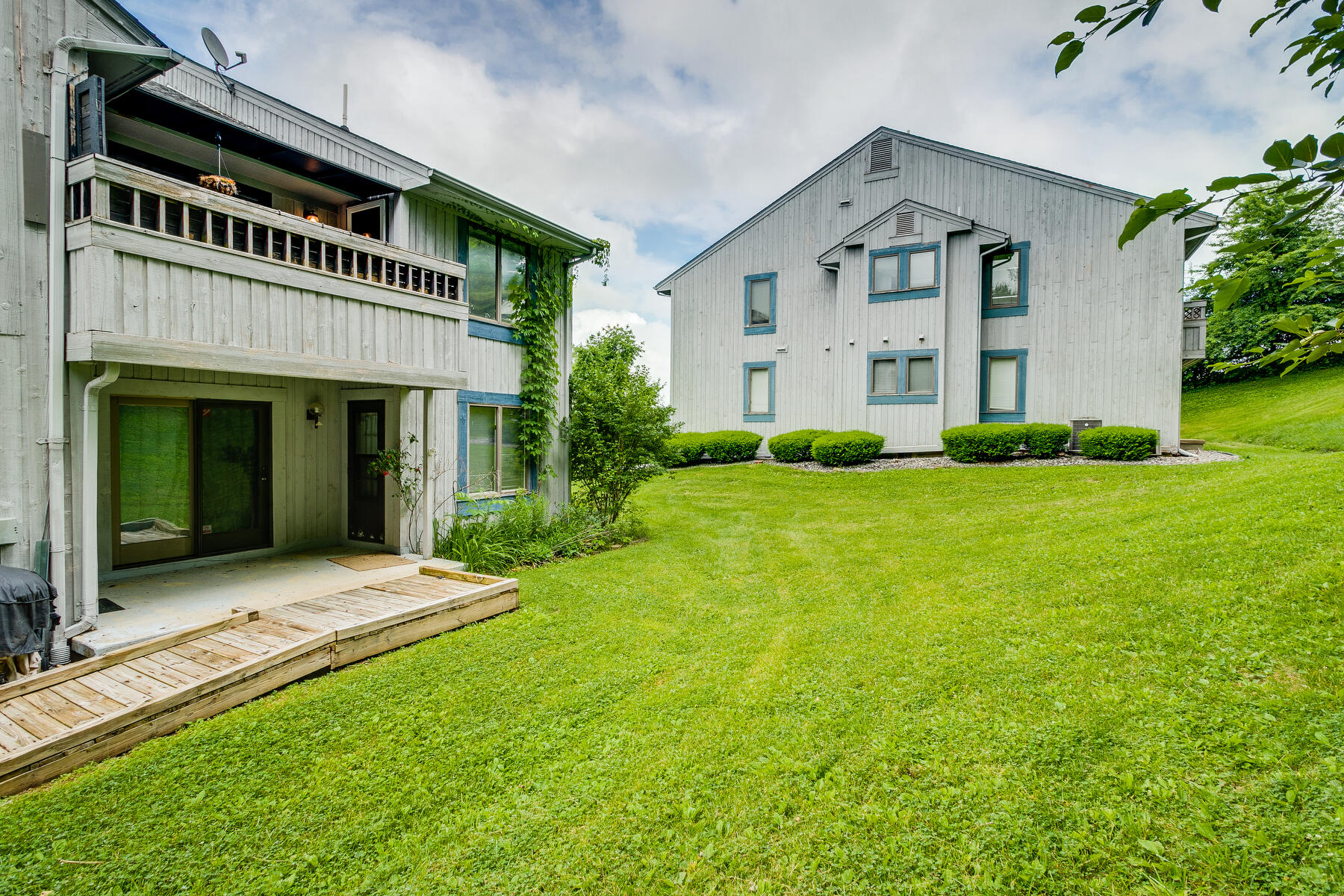 100 Wonderland Drive, 2c