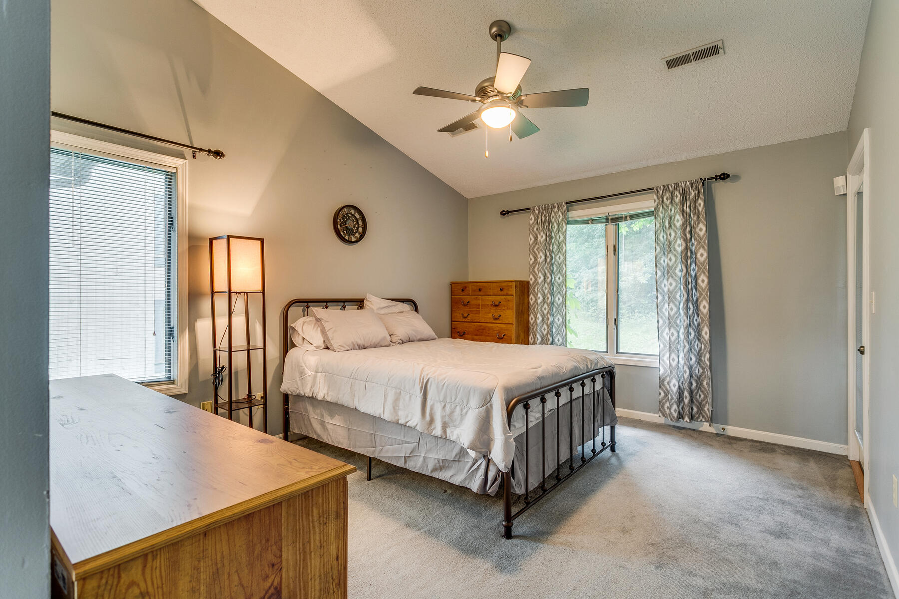 100 Wonderland Drive, 2c