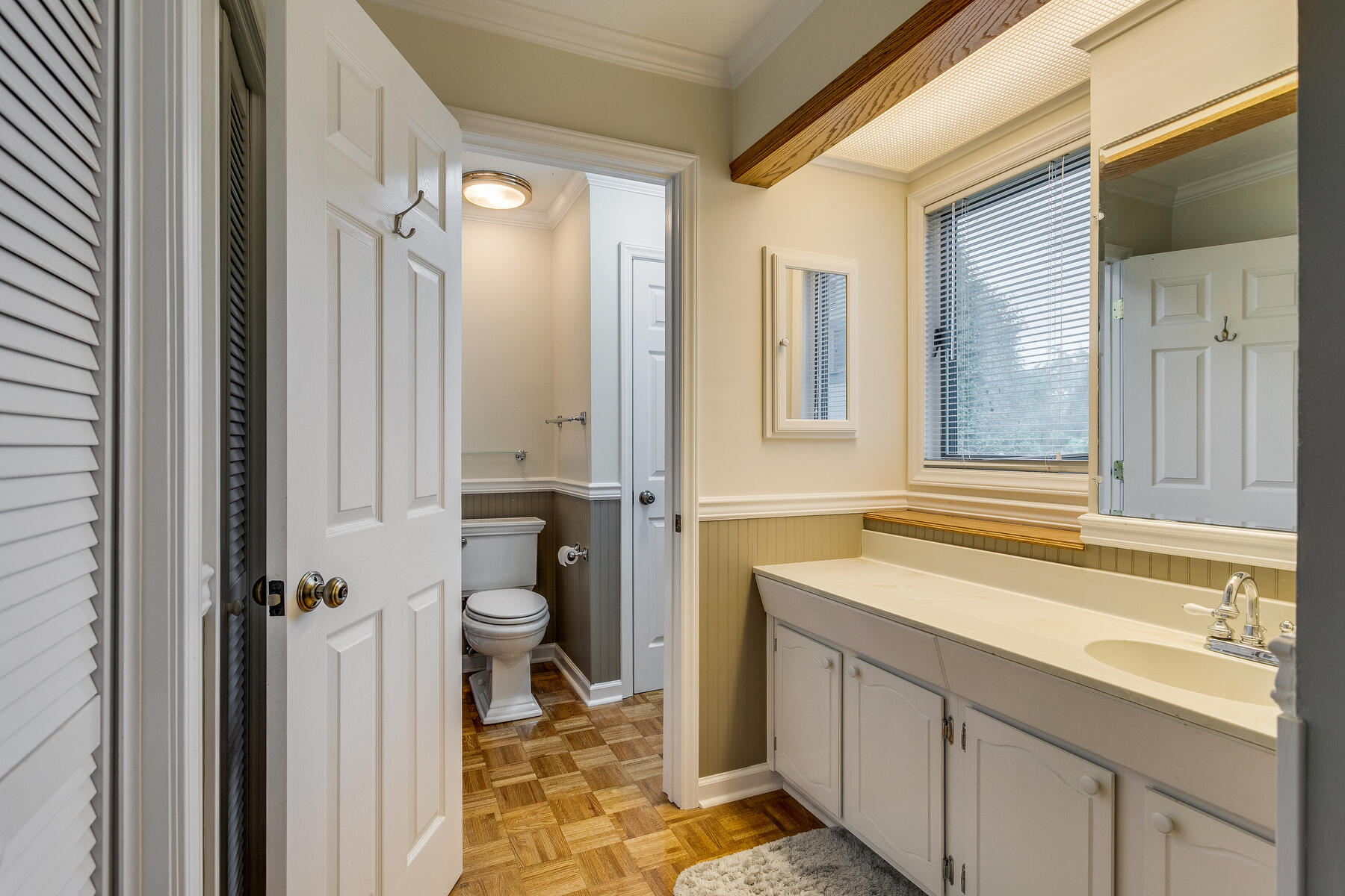 100 Wonderland Drive, 2c