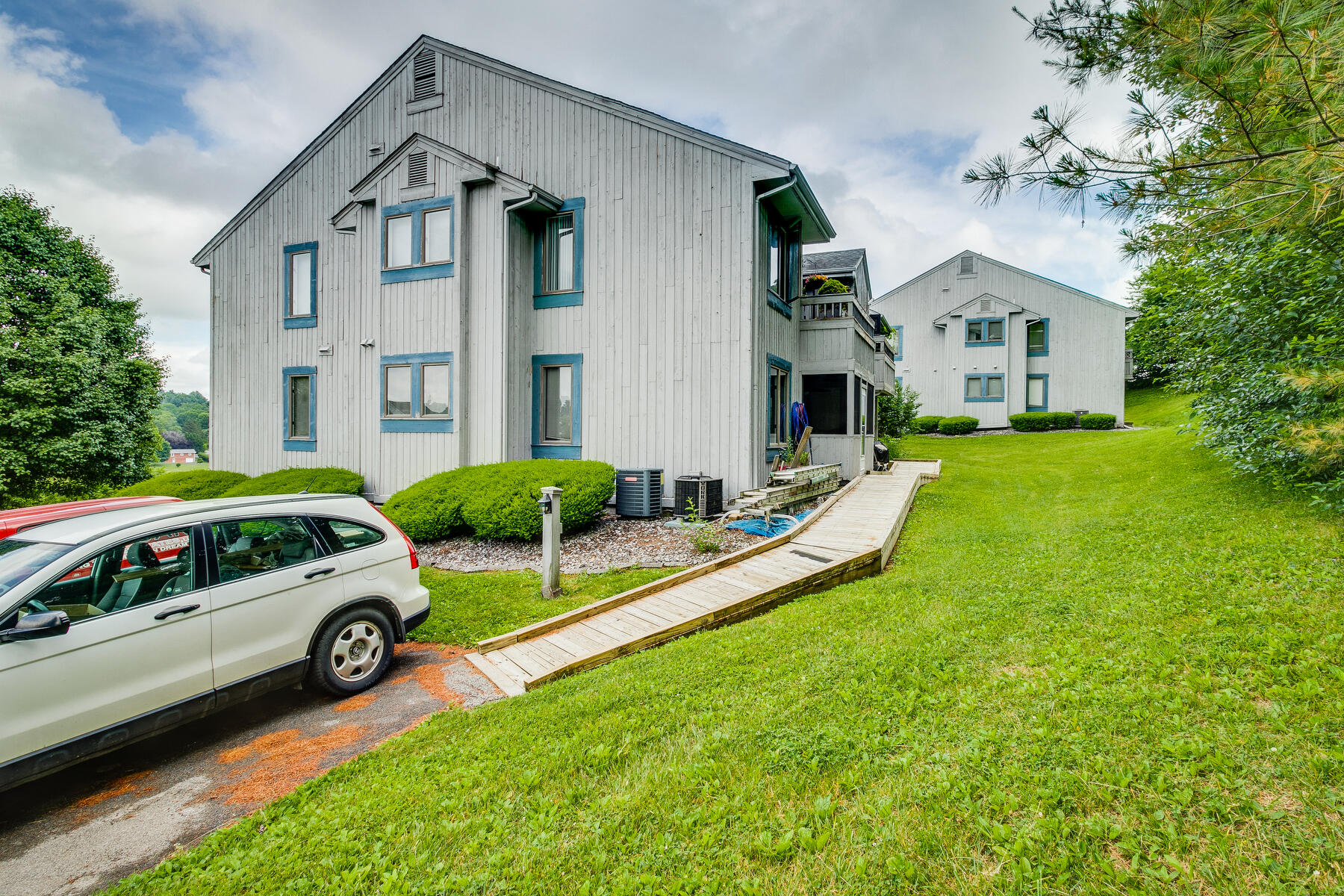 100 Wonderland Drive, 2c