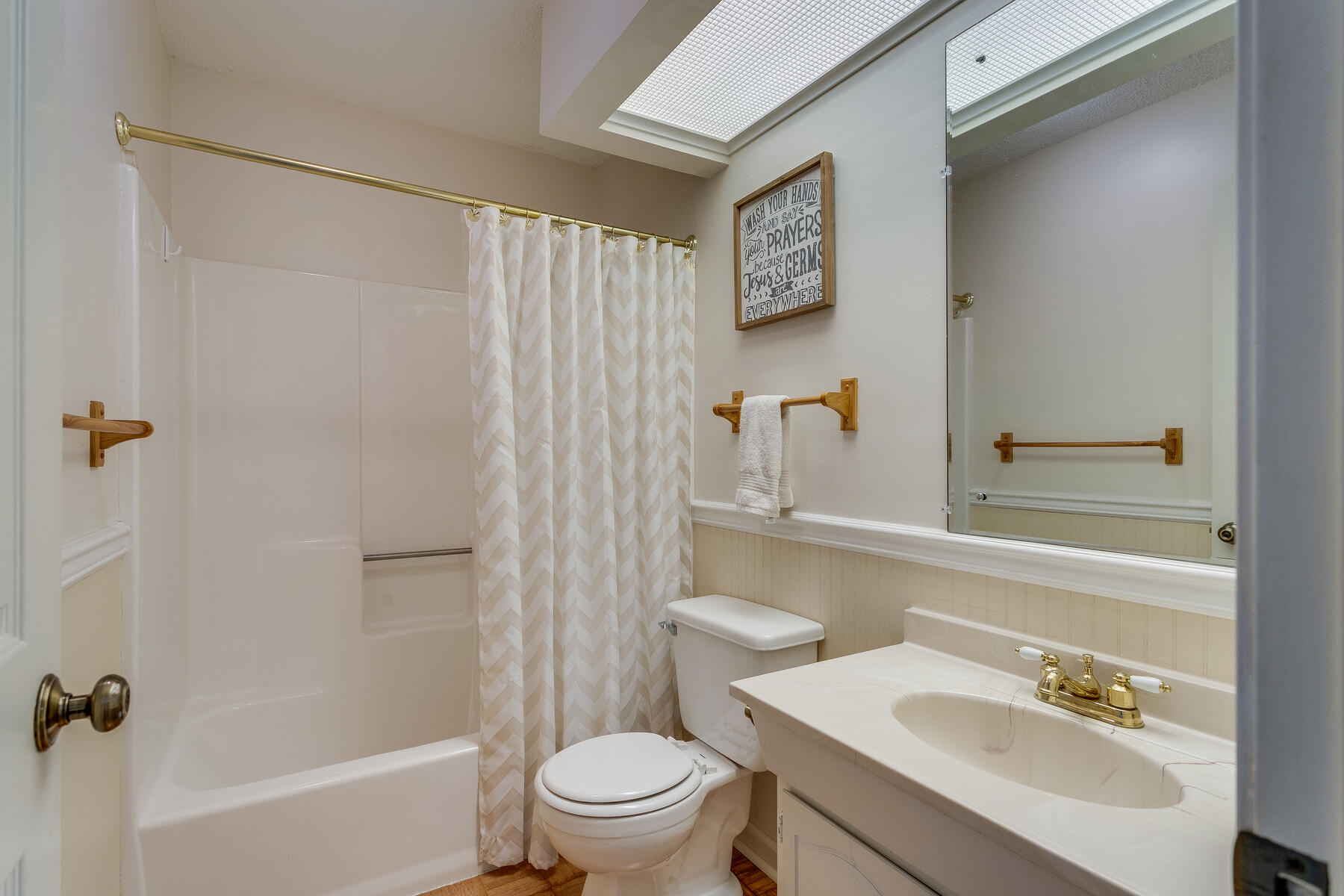 100 Wonderland Drive, 2c