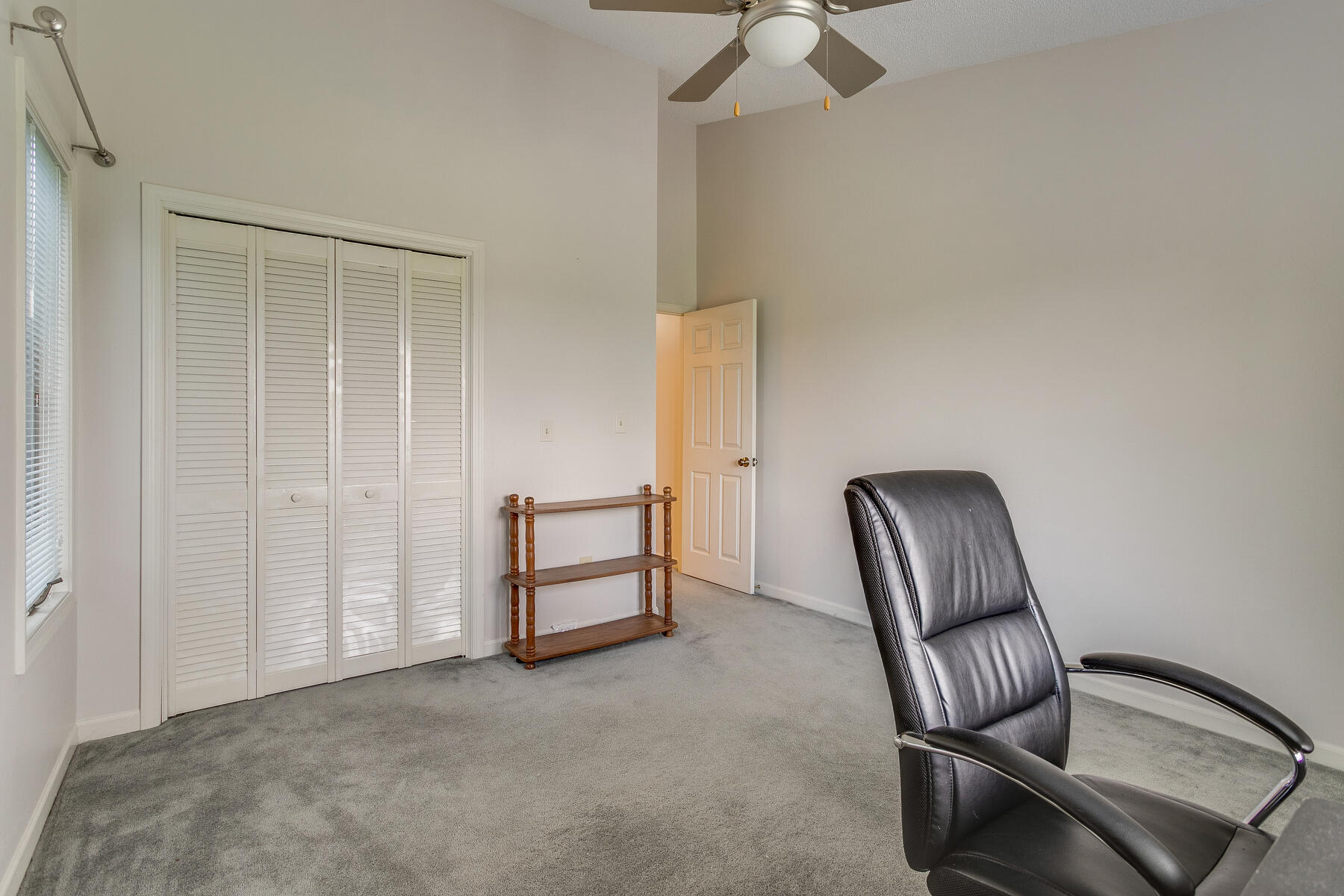 100 Wonderland Drive, 2c