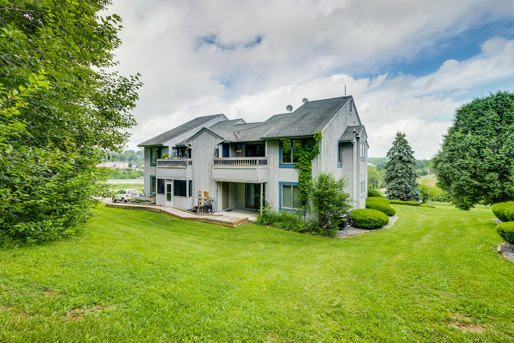 100 Wonderland Drive, 2c