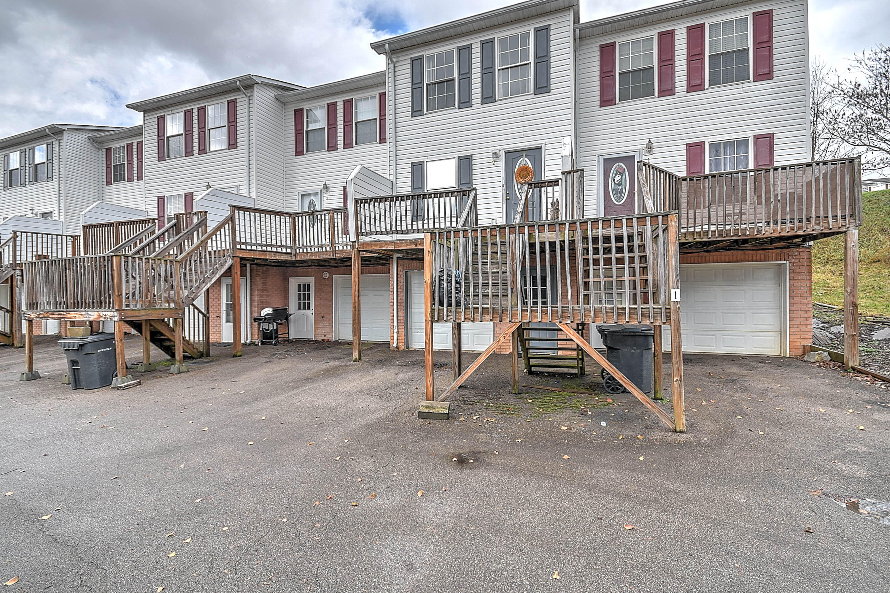 121 Bilco Street, 2