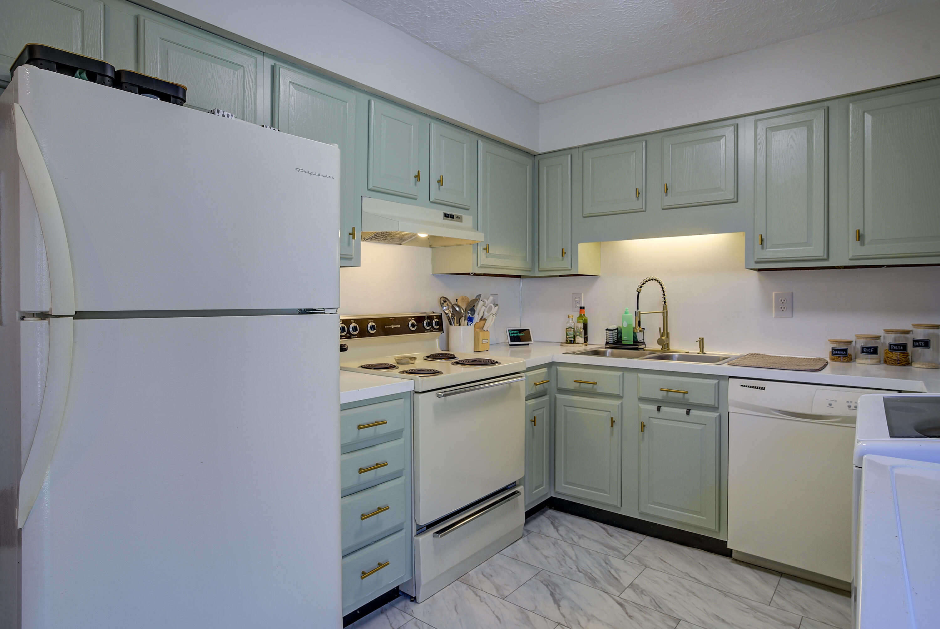 452 Eastley Court, C