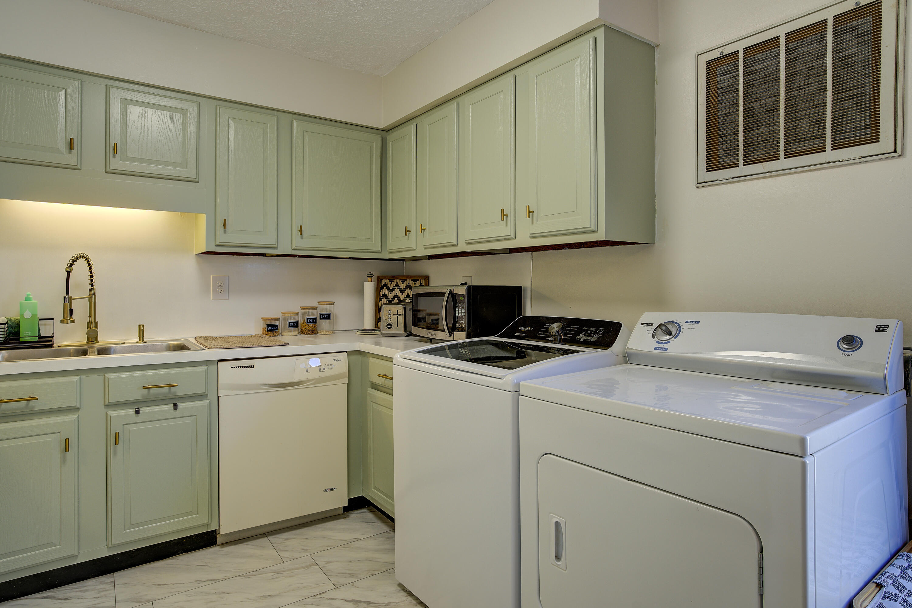 452 Eastley Court, C