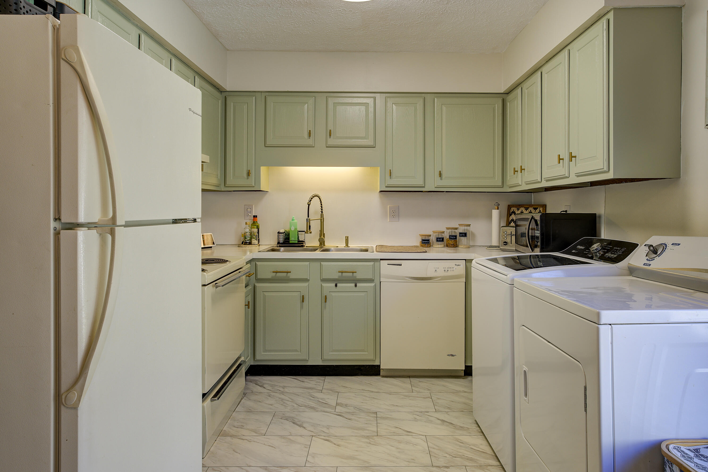 452 Eastley Court, C