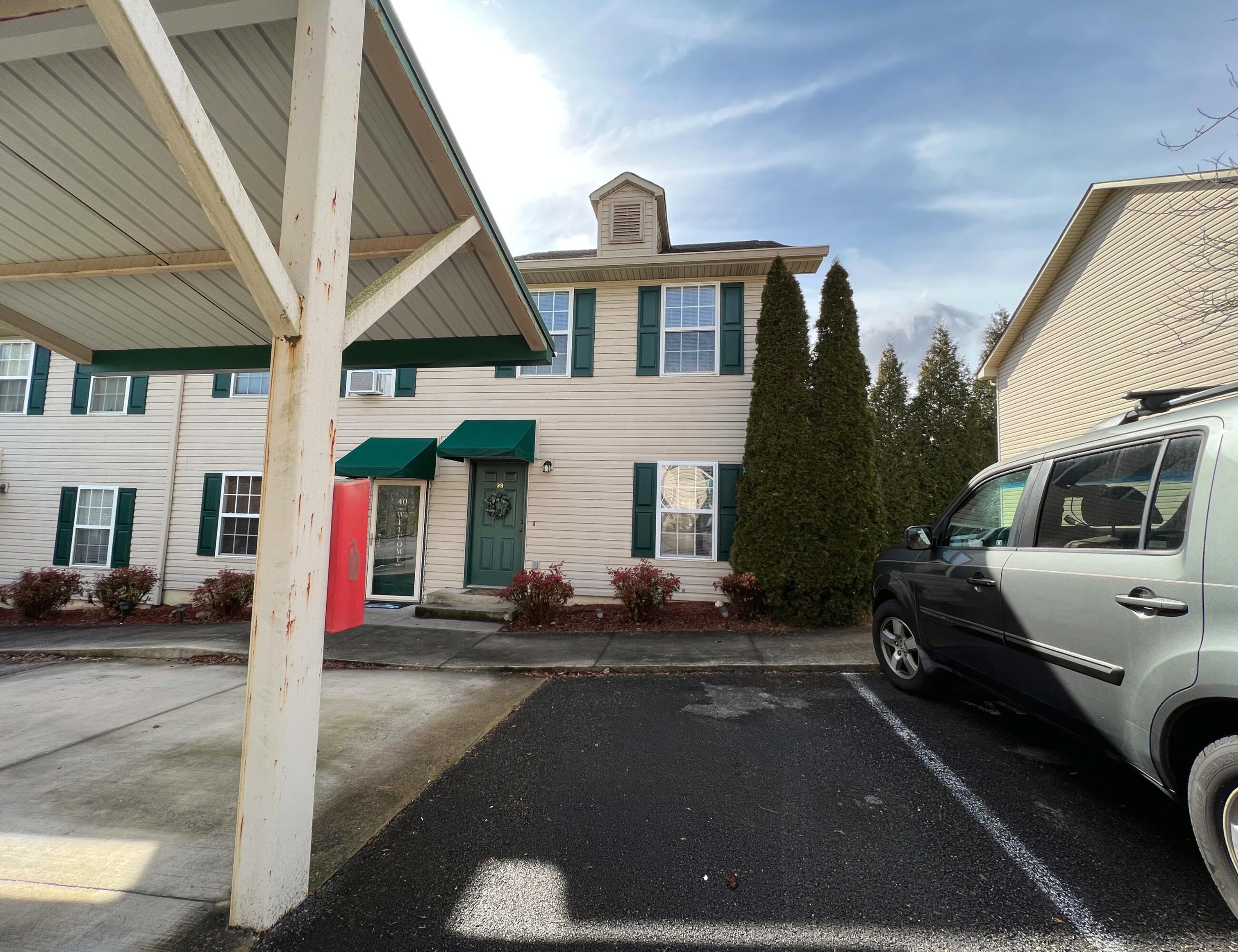 2420 Volunteer Parkway, 39