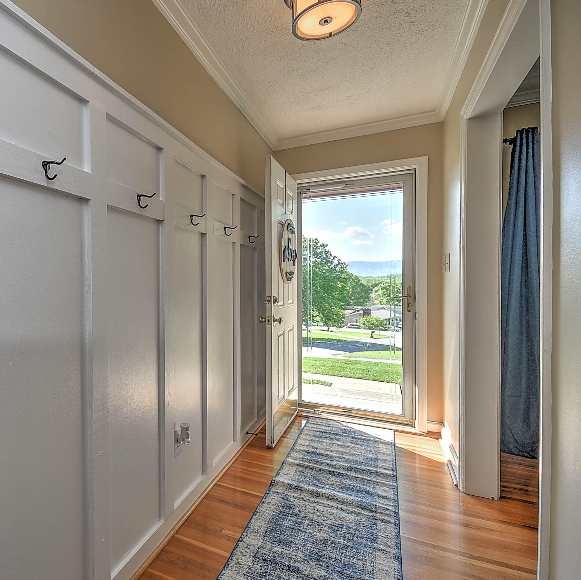 212 Carolyn Circle