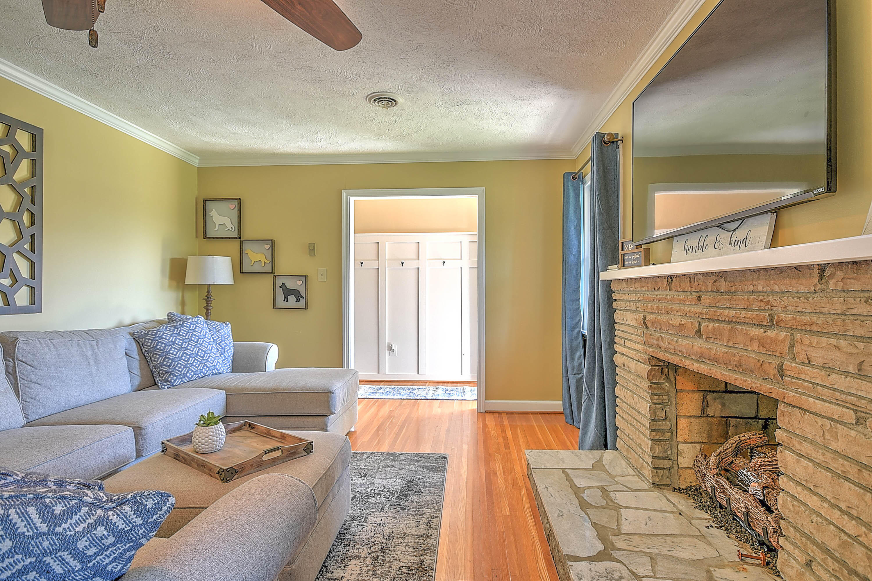 212 Carolyn Circle