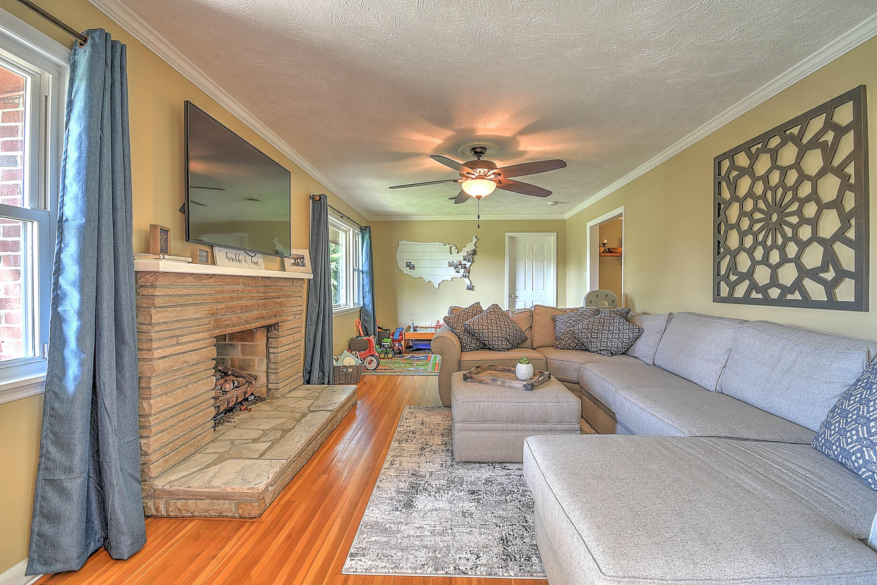212 Carolyn Circle