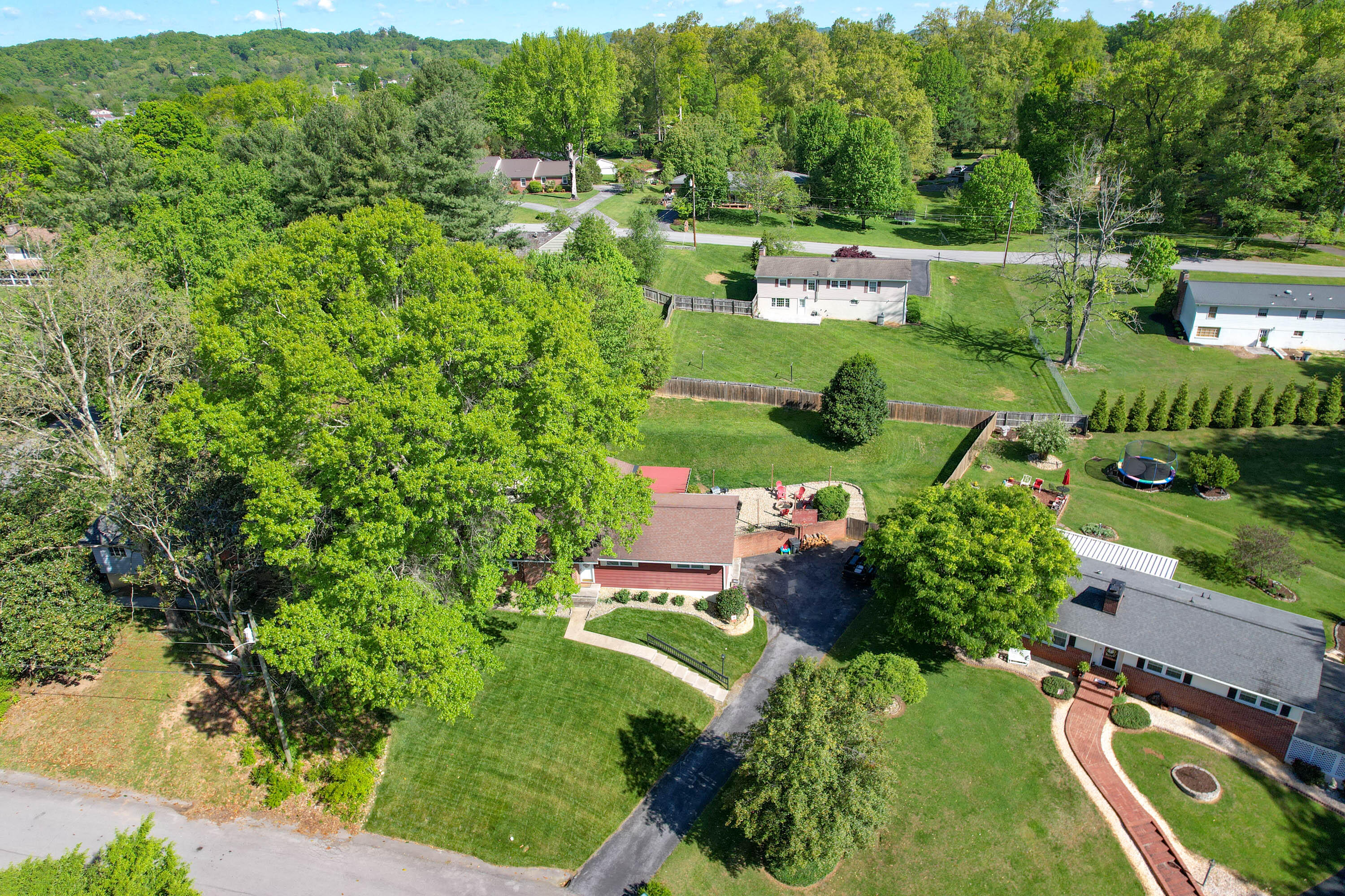 212 Carolyn Circle