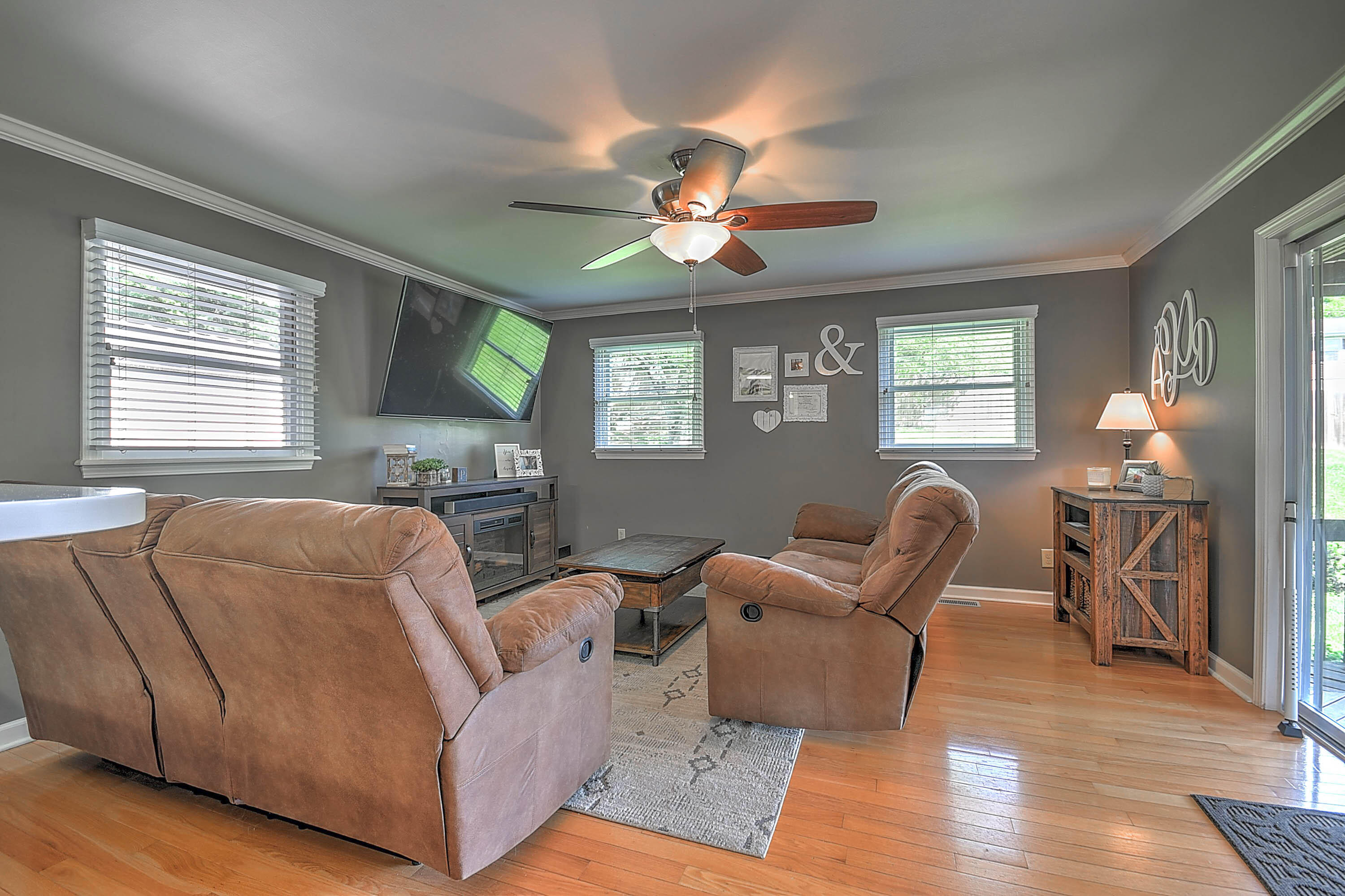 212 Carolyn Circle