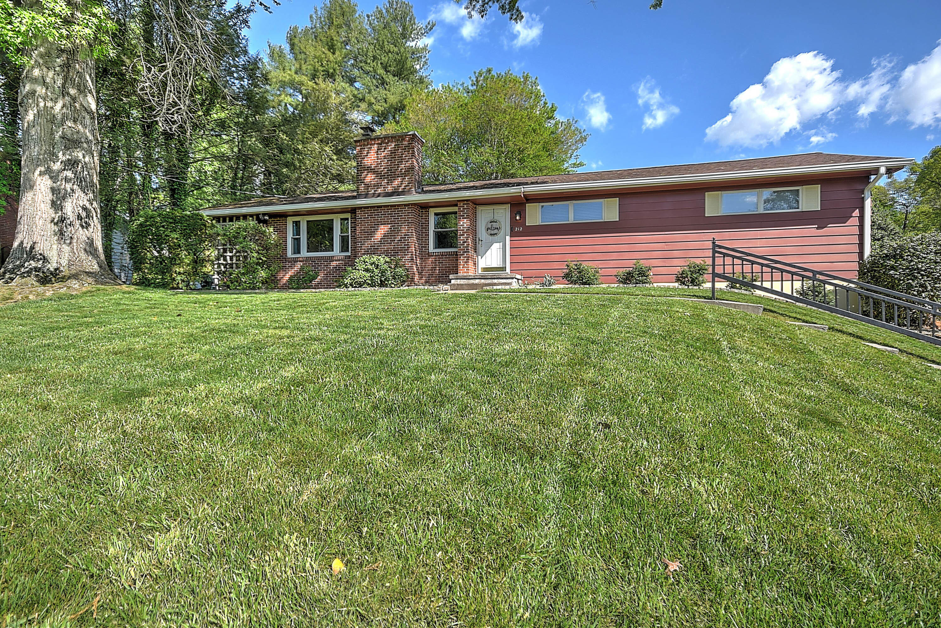212 Carolyn Circle