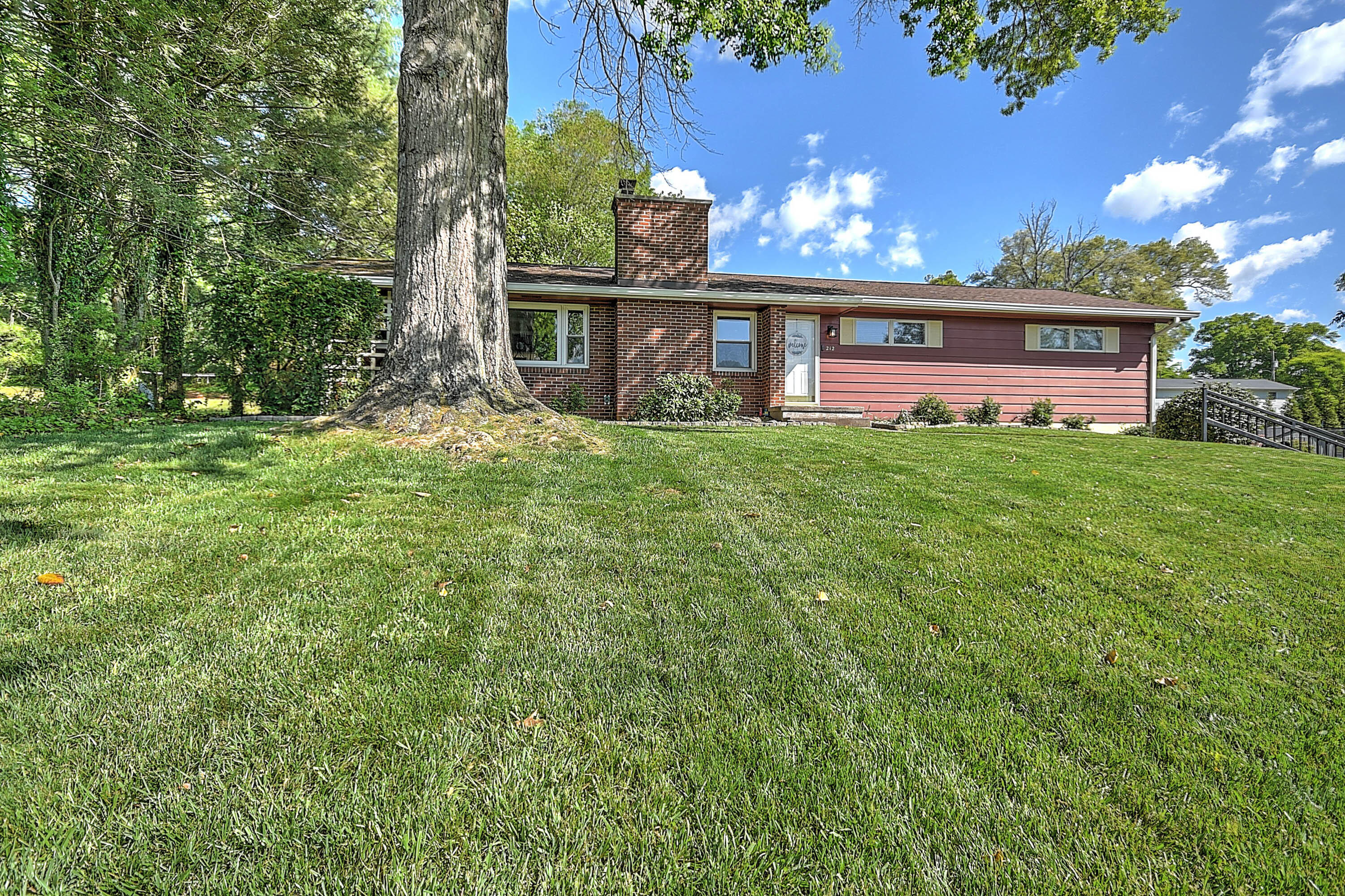 212 Carolyn Circle