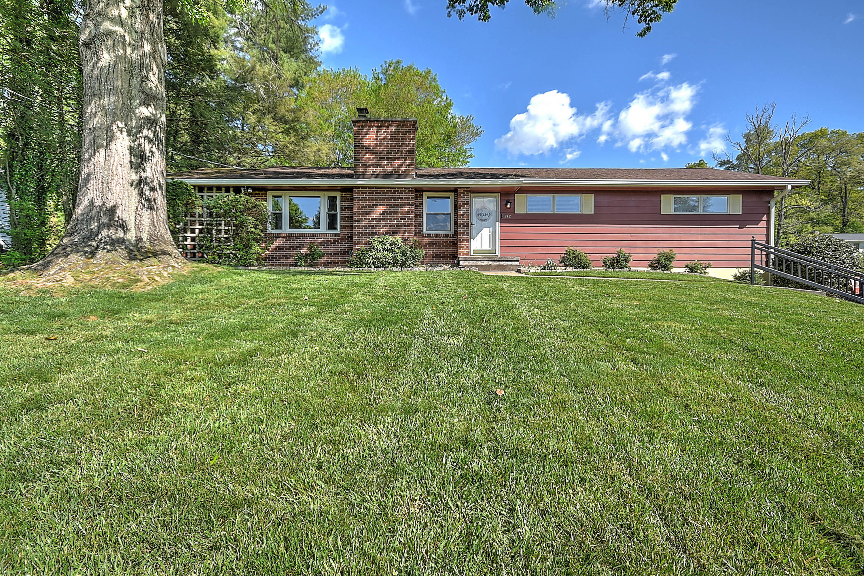 212 Carolyn Circle