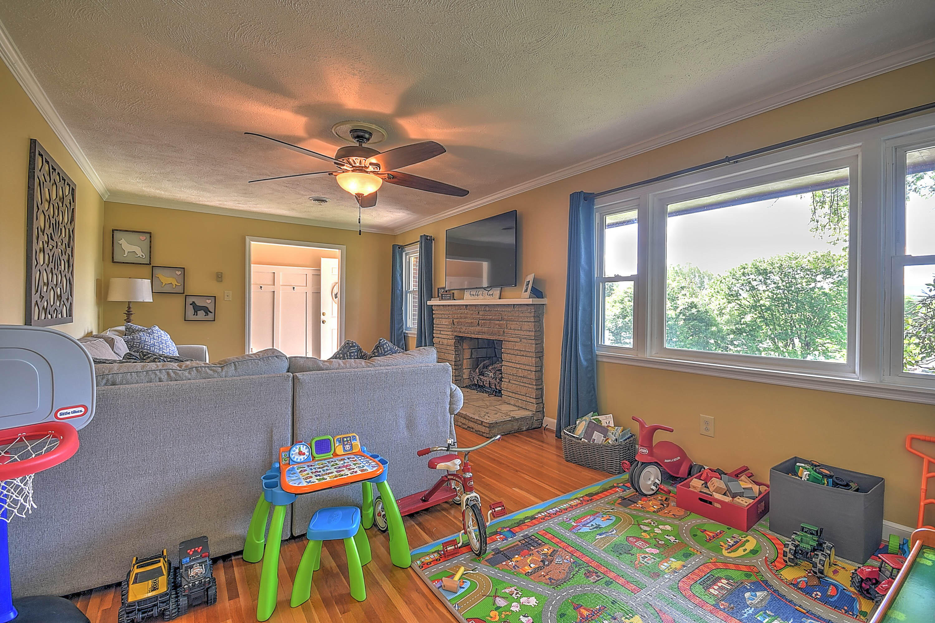 212 Carolyn Circle