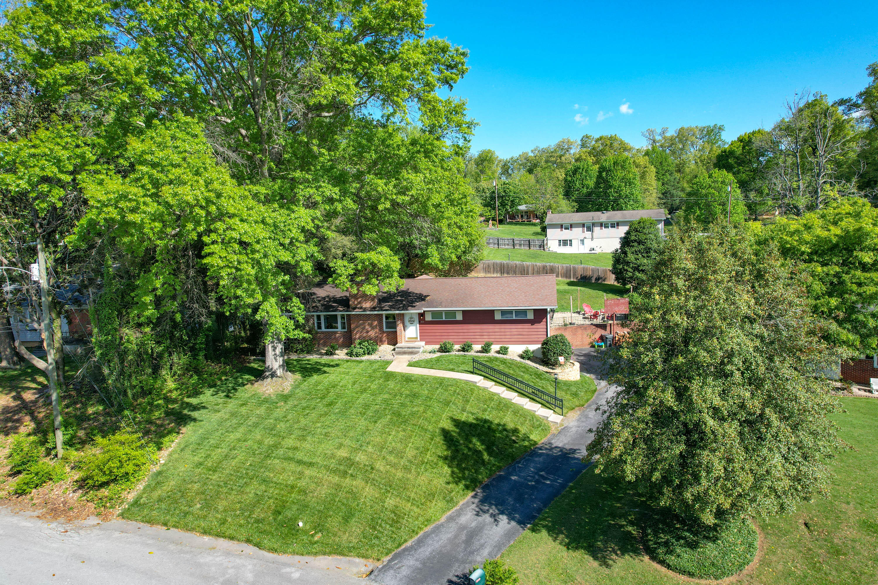 212 Carolyn Circle