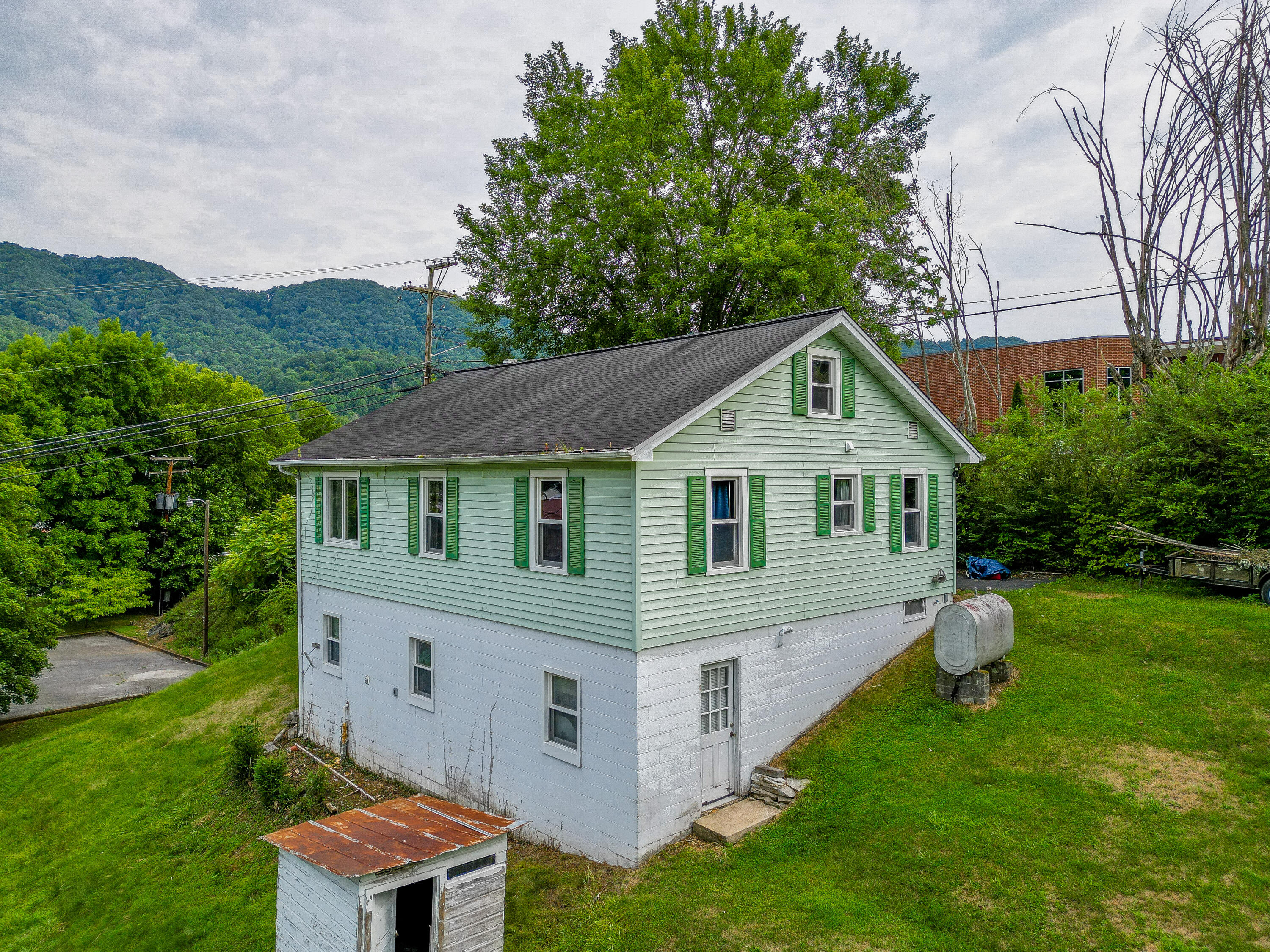 152 Woodland Street
