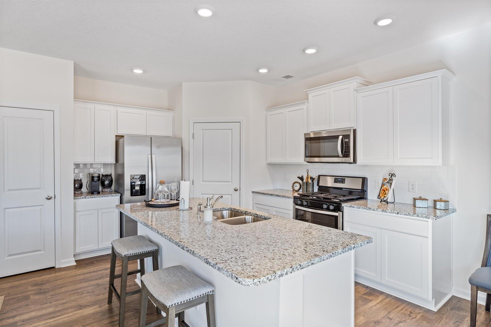 571 Sedgewick Wy
