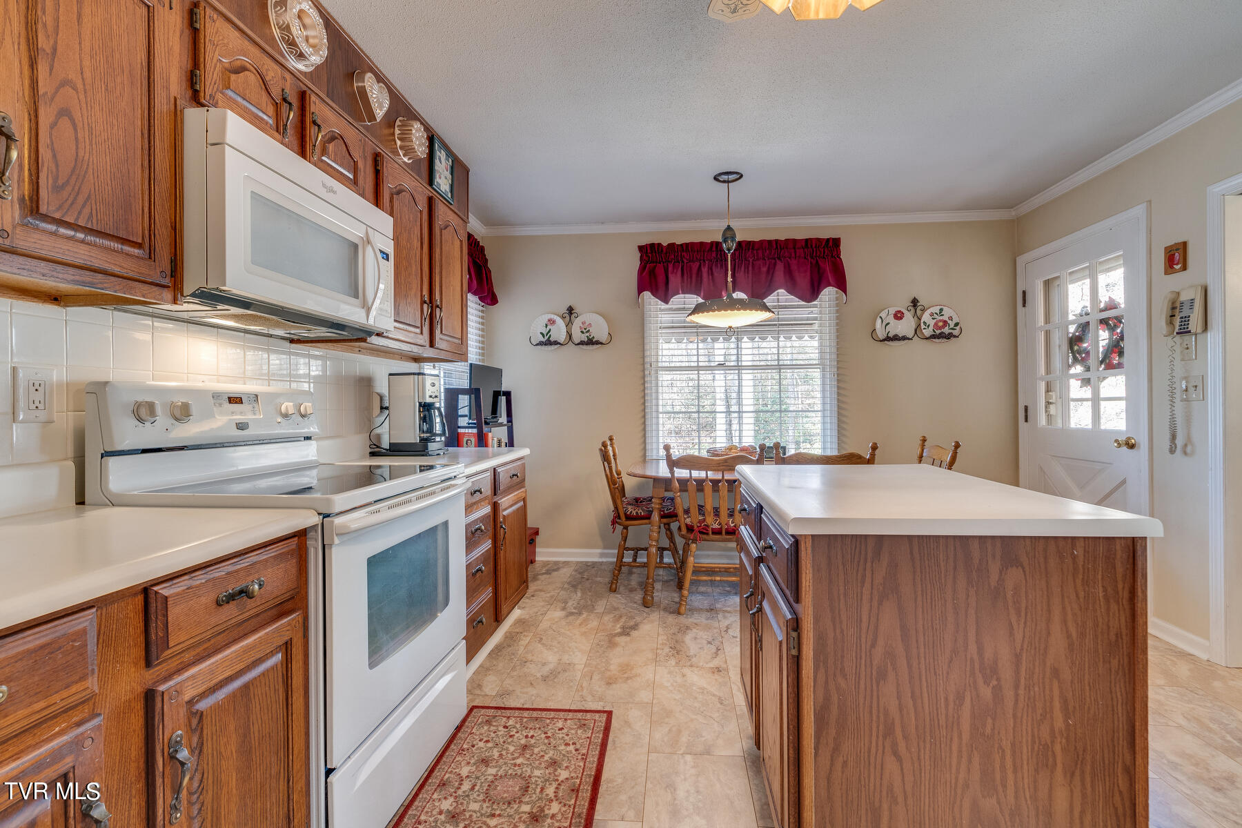 408 Robin Road