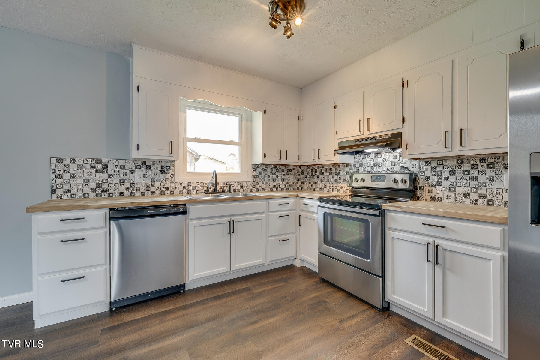 472 Lenoir Road
