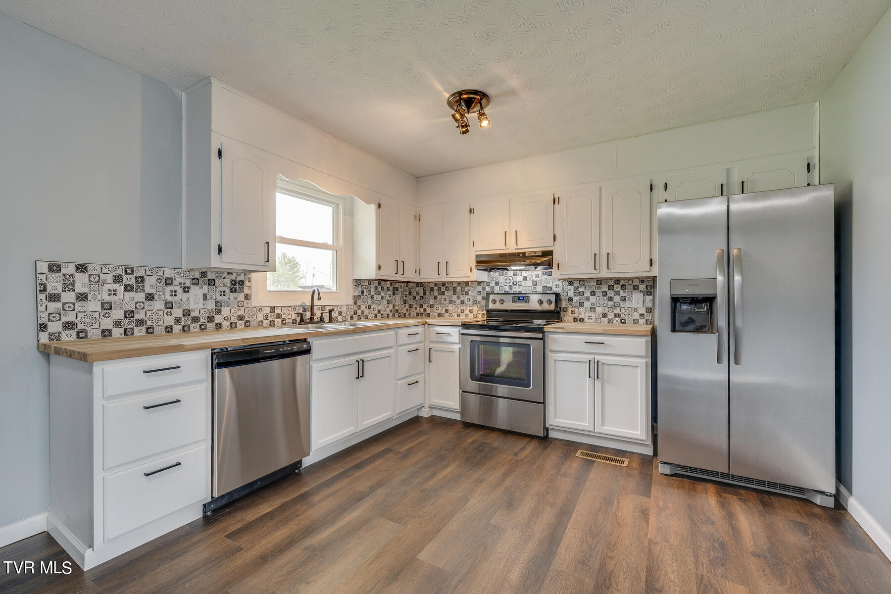 472 Lenoir Road