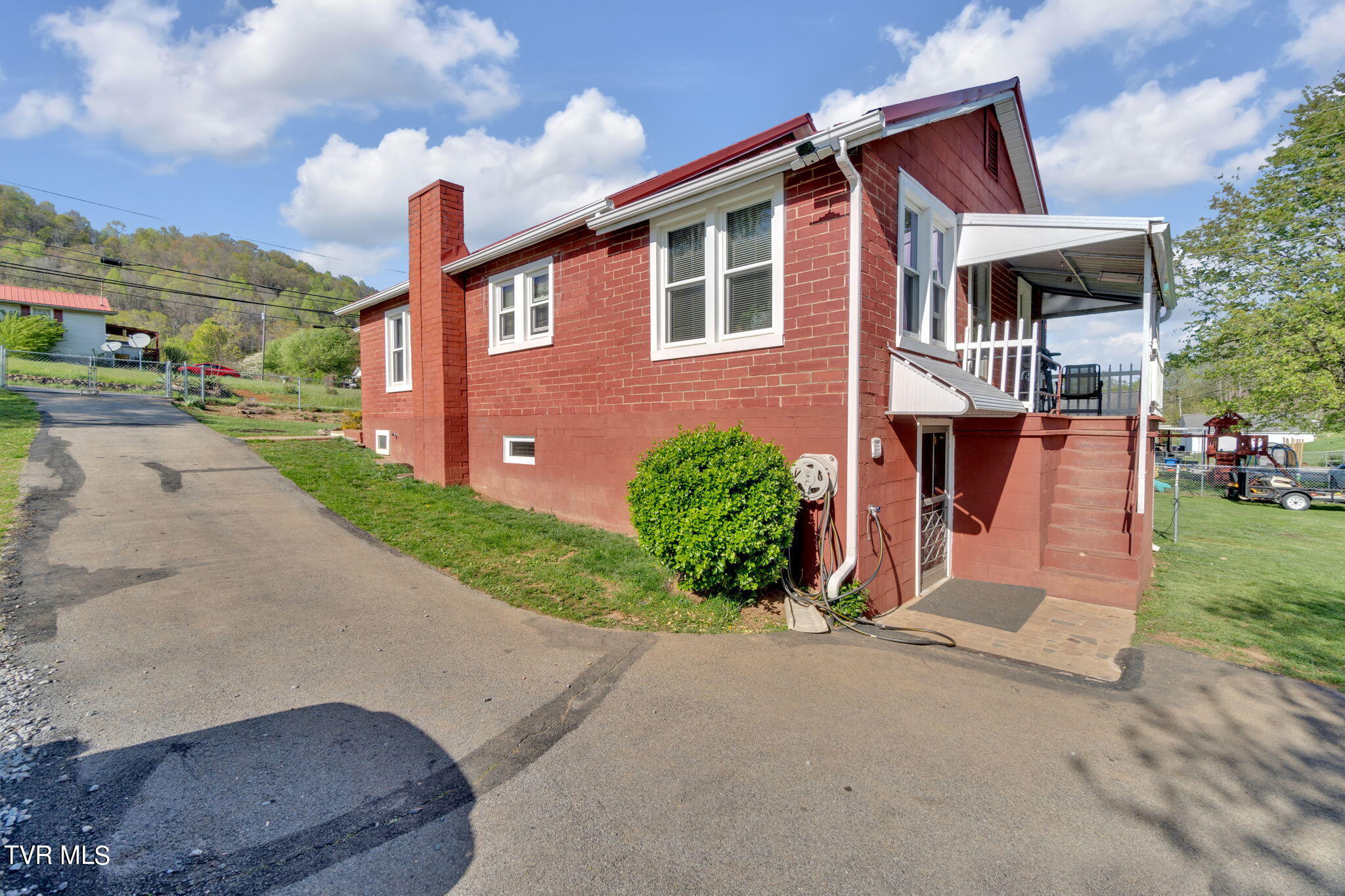 762 East Carters Valley Road