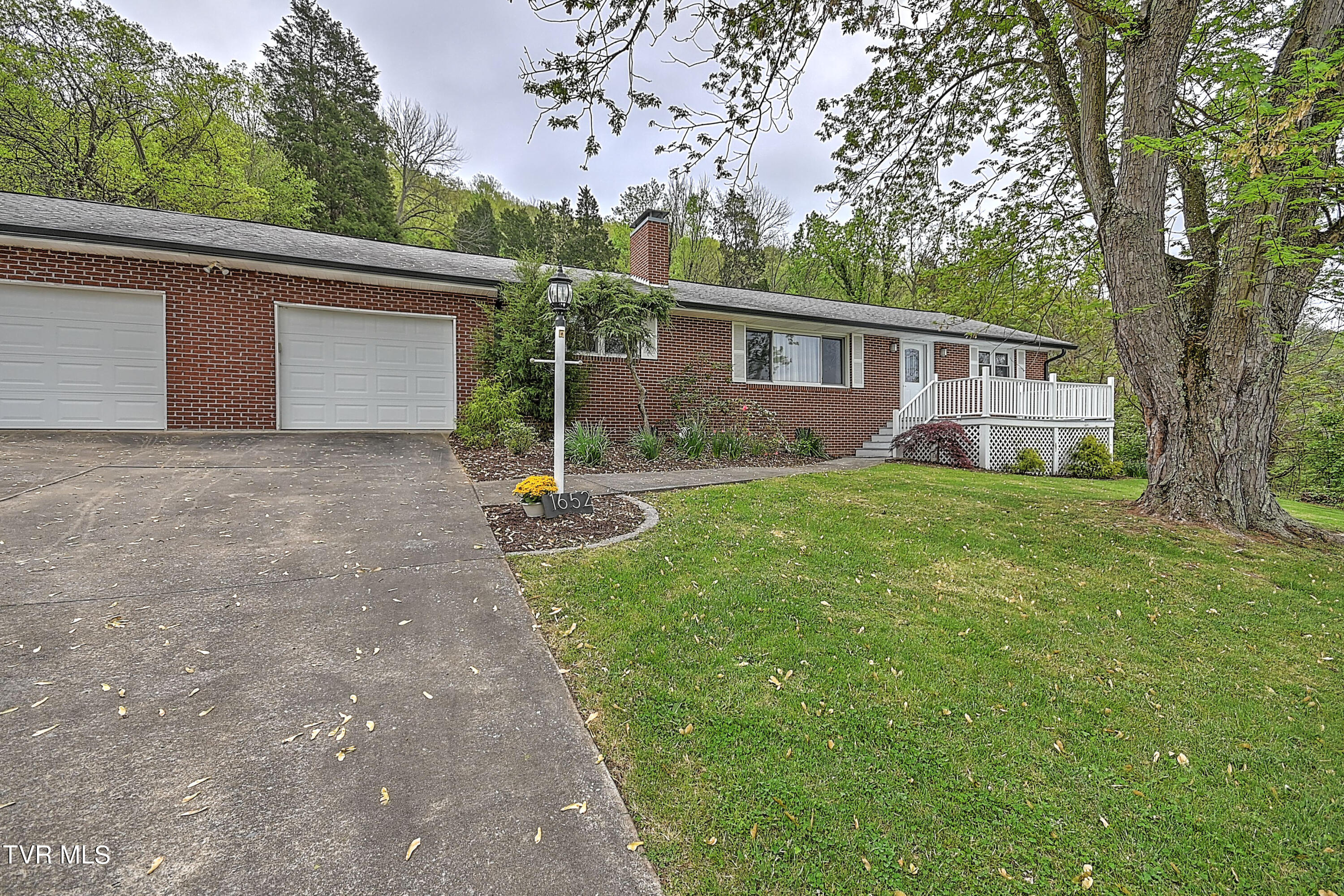 1652 Ridgeway Drive