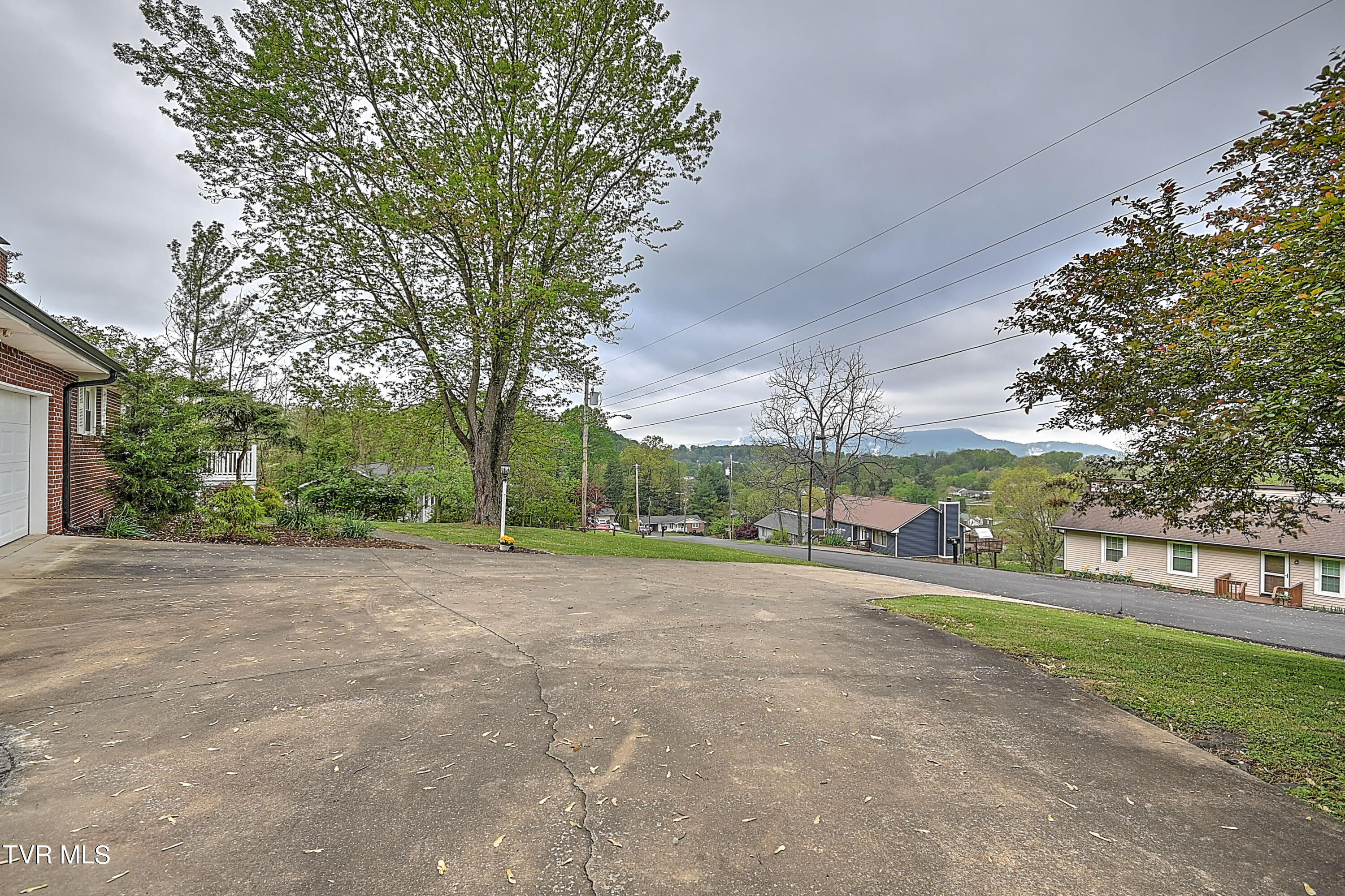 1652 Ridgeway Drive