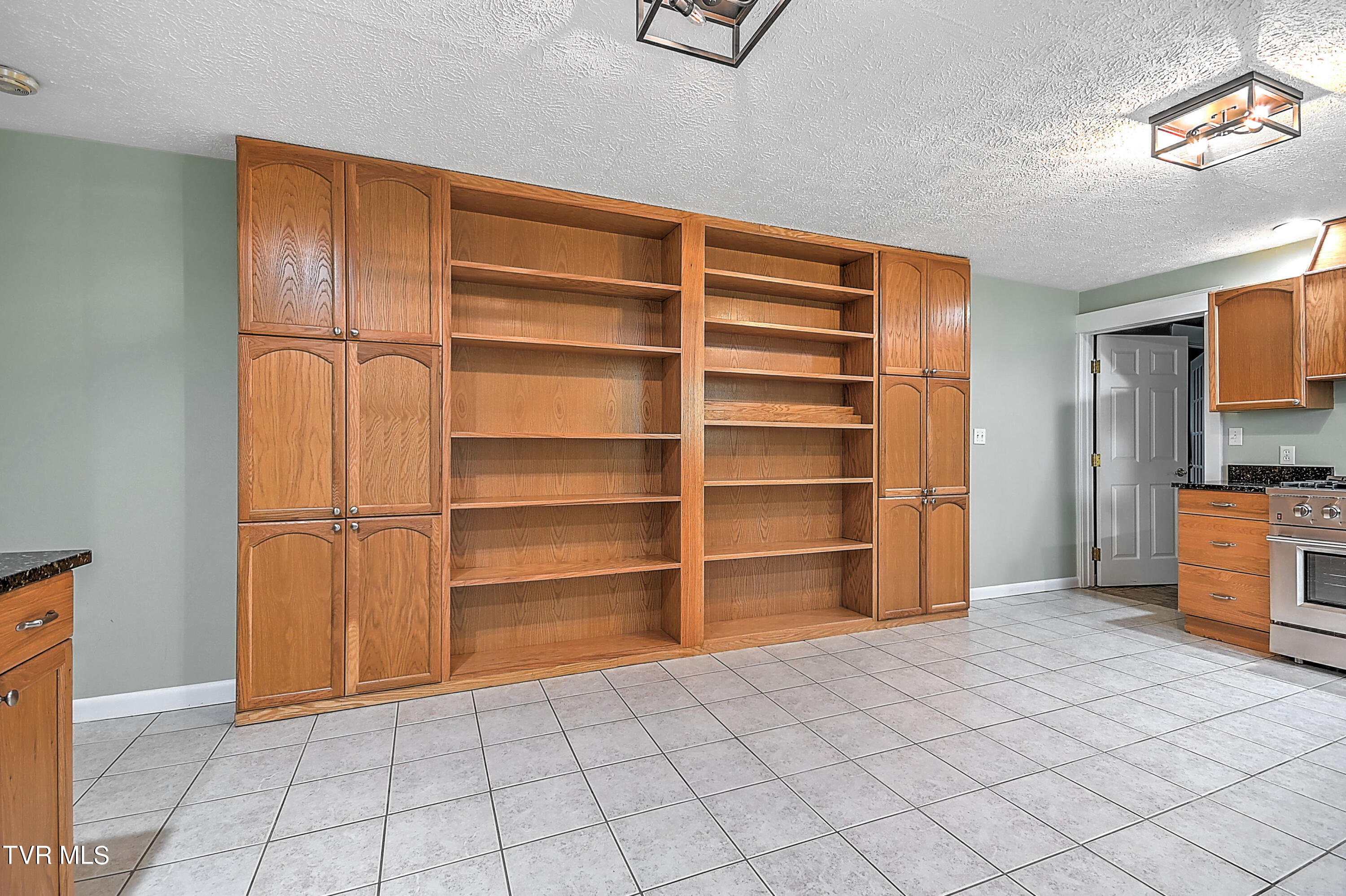 1652 Ridgeway Drive